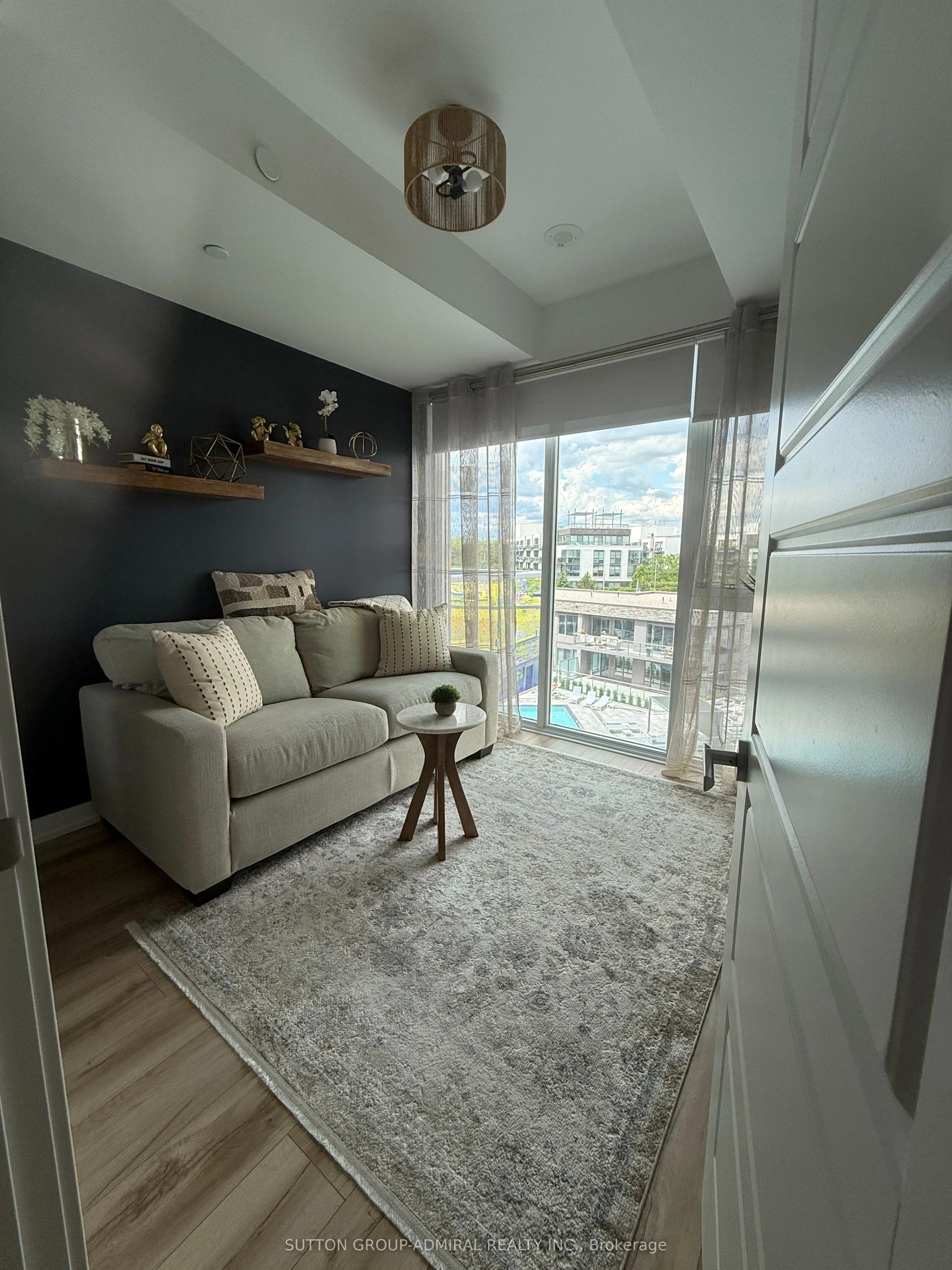 333 Sunseeker Avenue #422