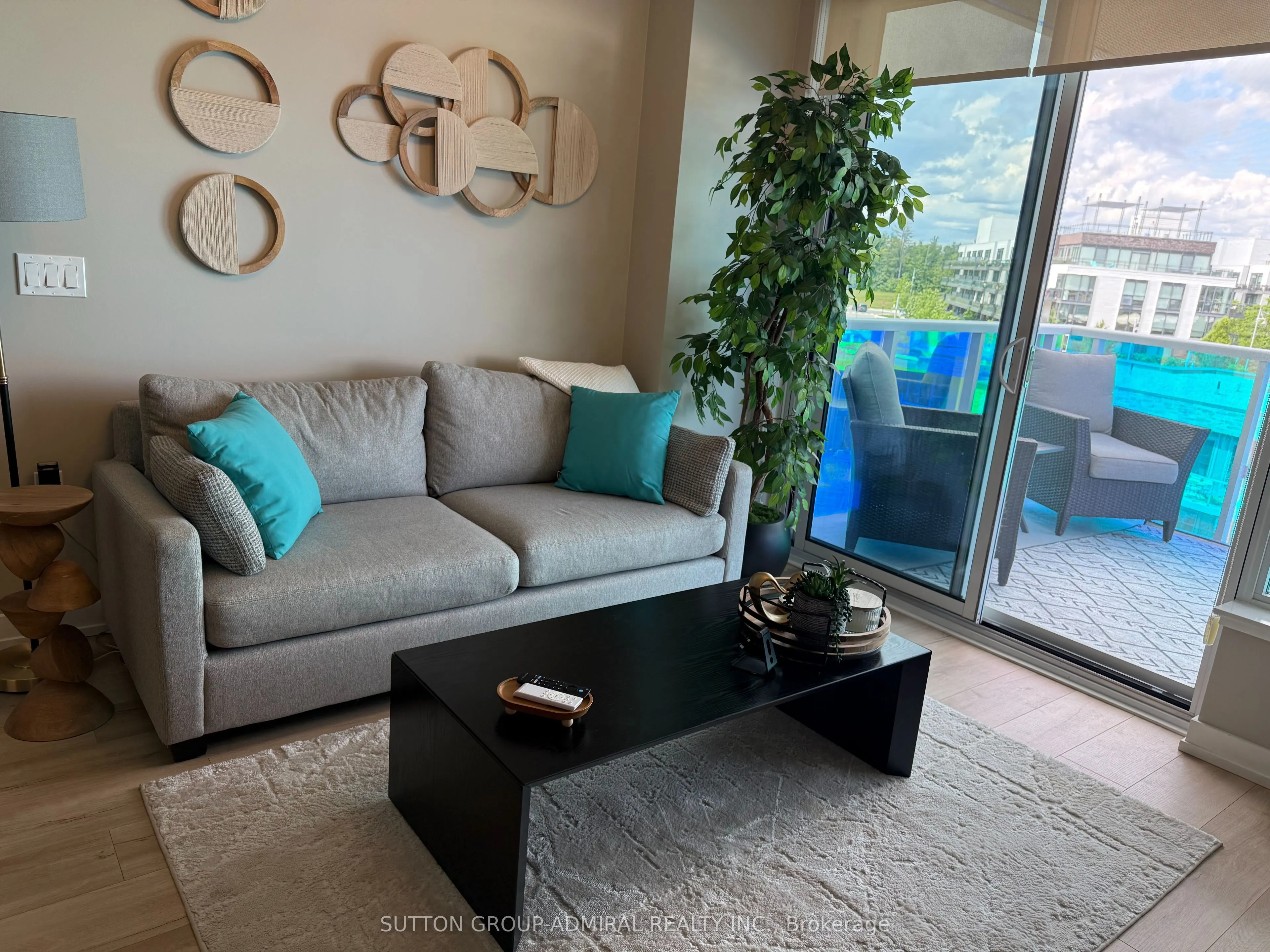 333 Sunseeker Avenue #422