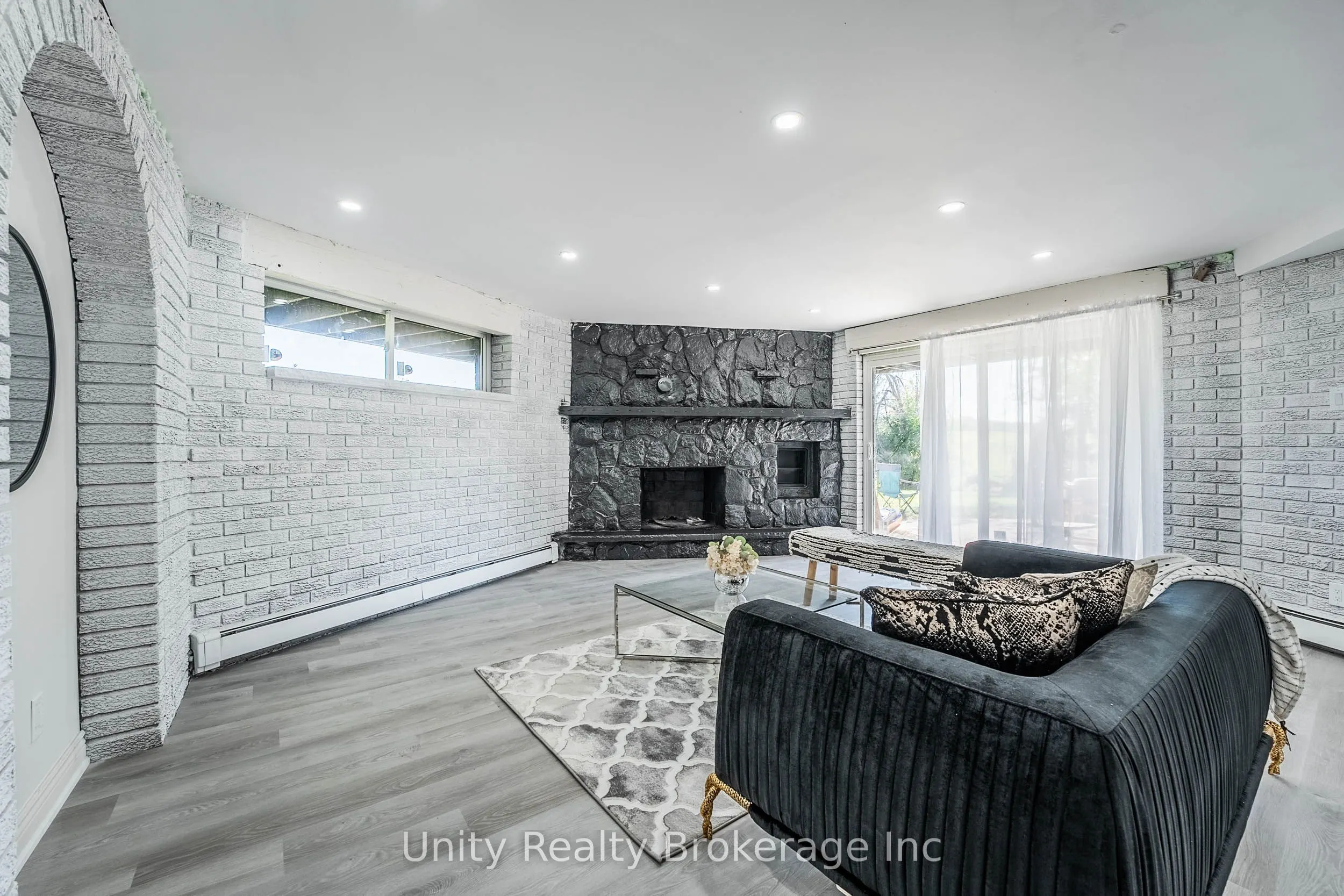 15295 11TH Concession