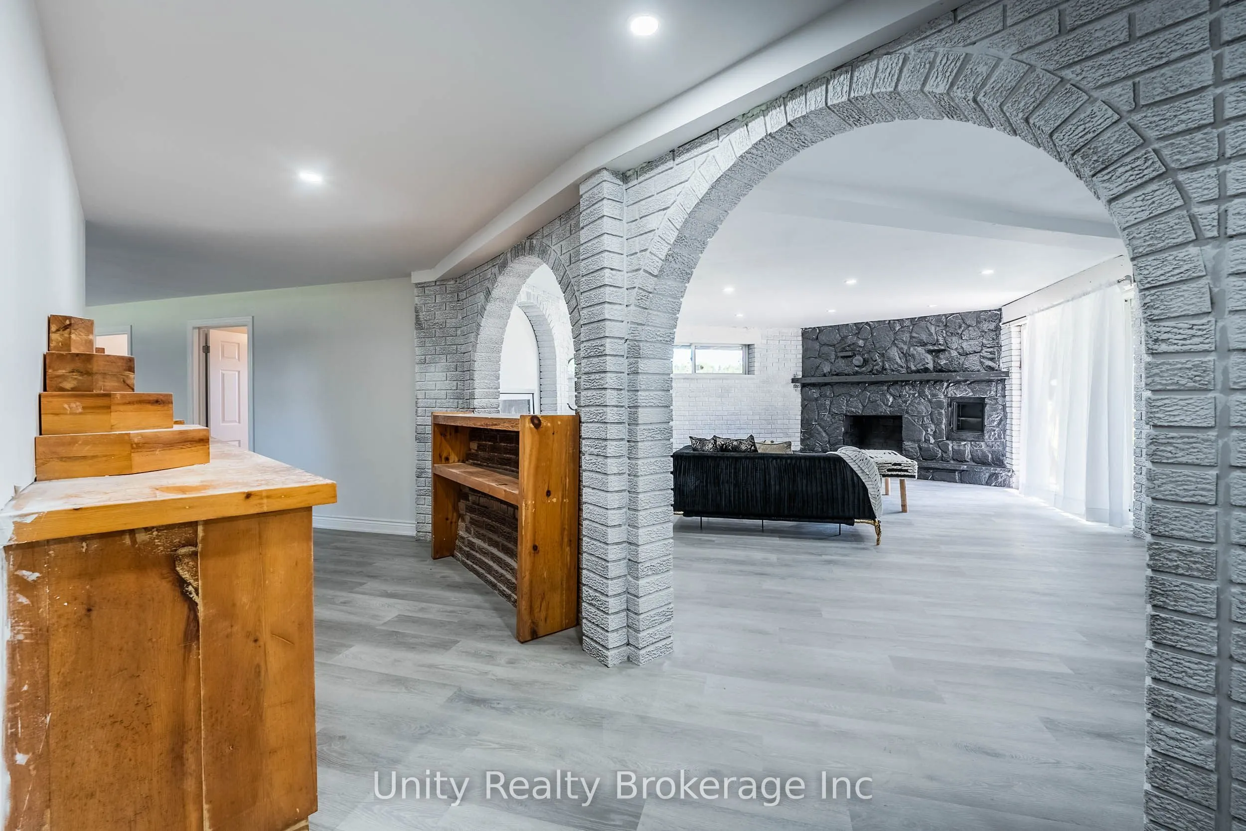 15295 11TH Concession
