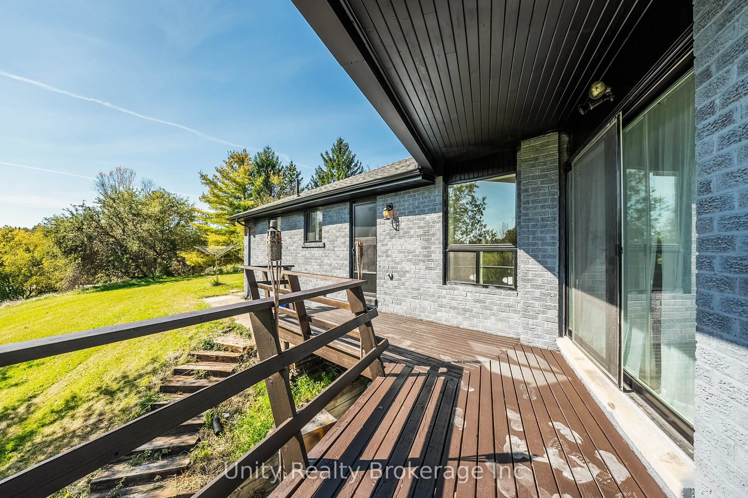 15295 11TH Concession