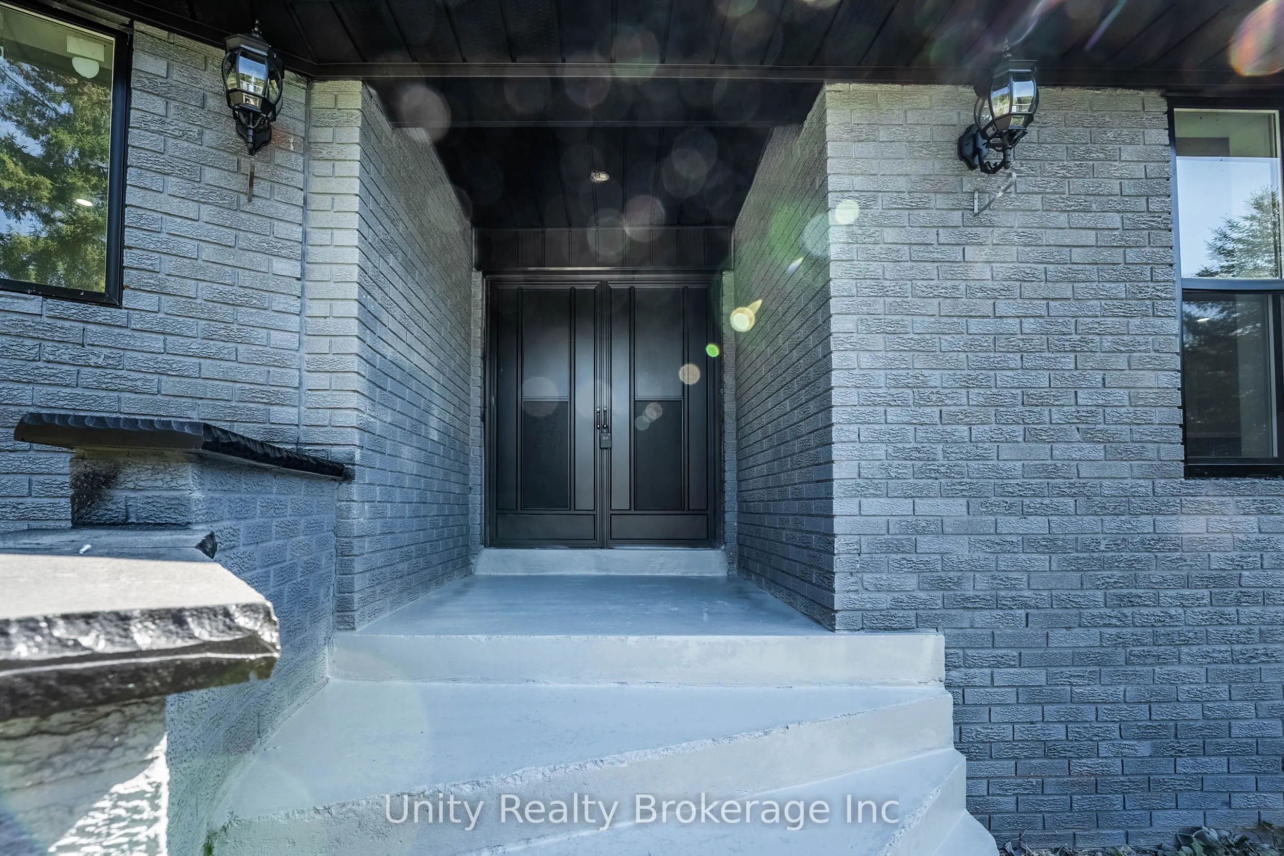 15295 11TH Concession