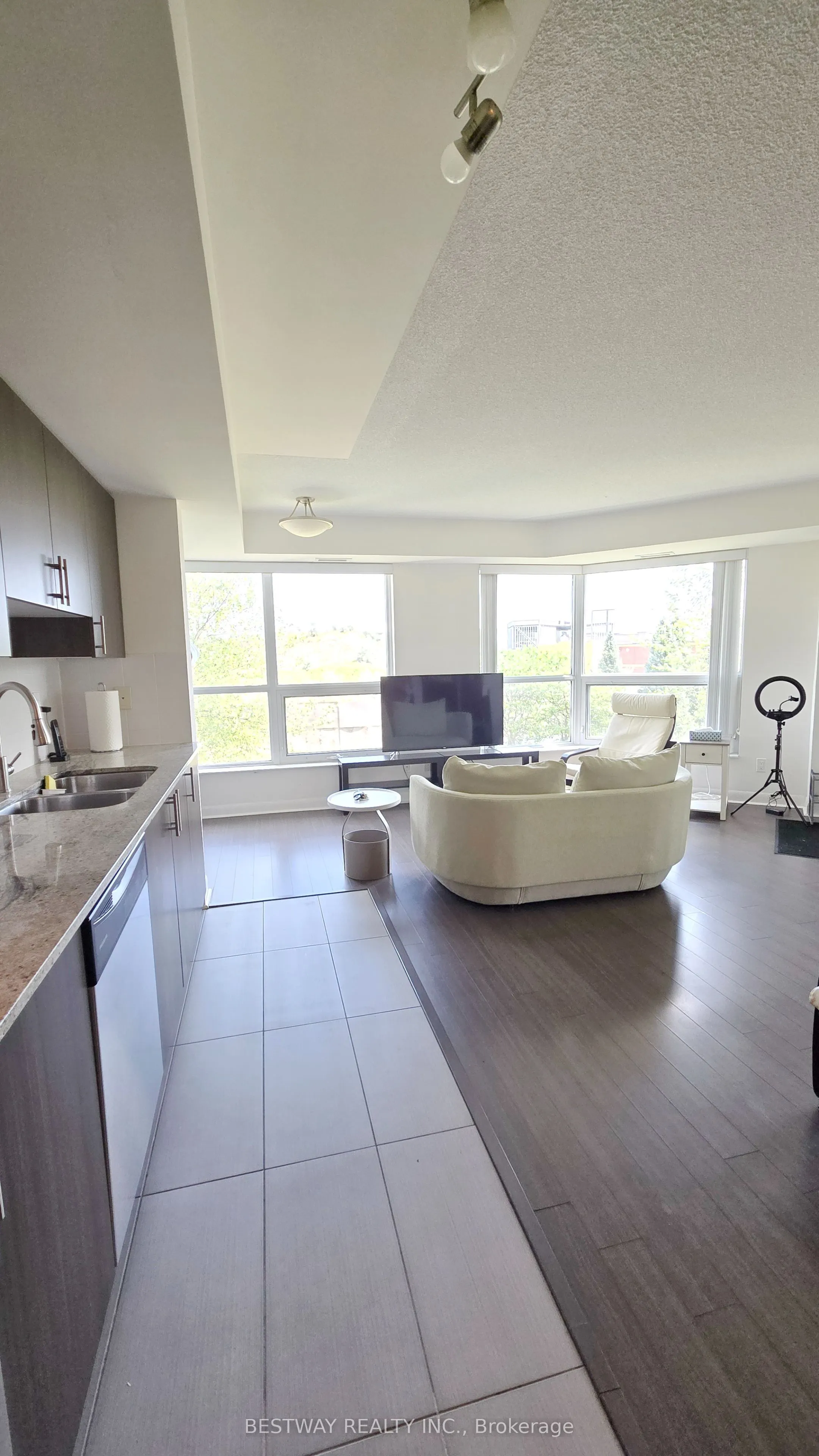 75 Norman Bethune Avenue #208