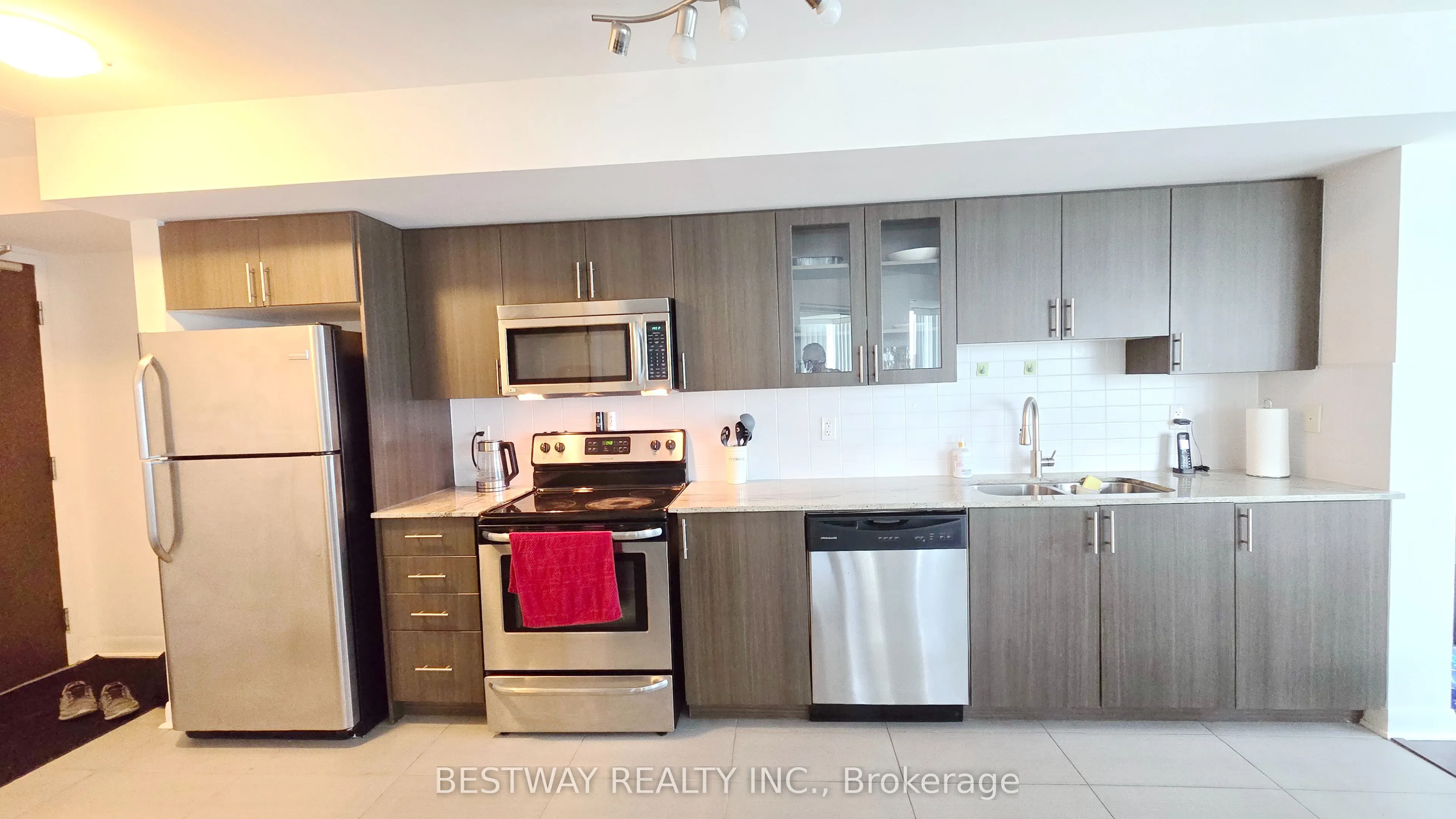 75 Norman Bethune Avenue #208