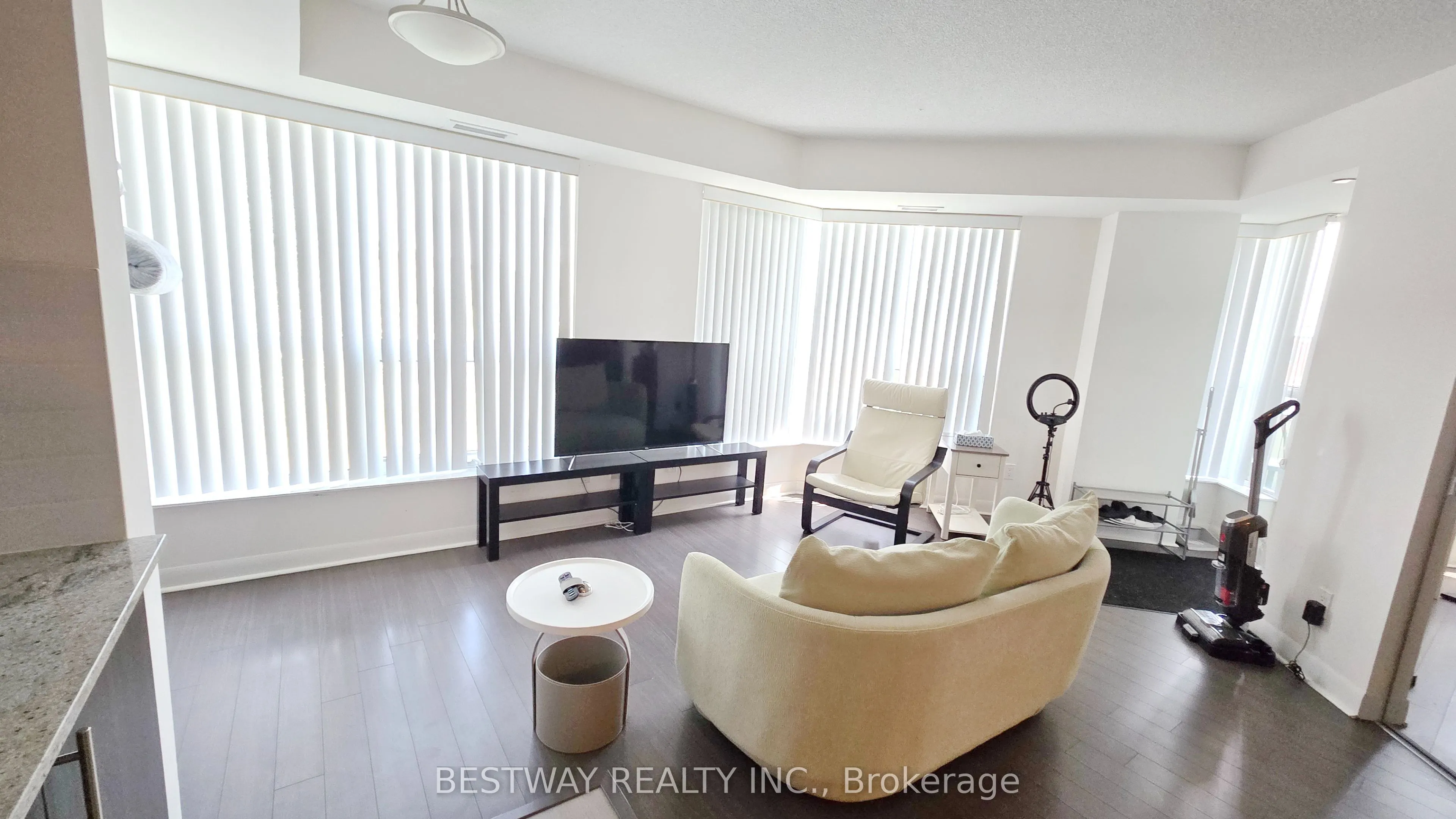 75 Norman Bethune Avenue #208