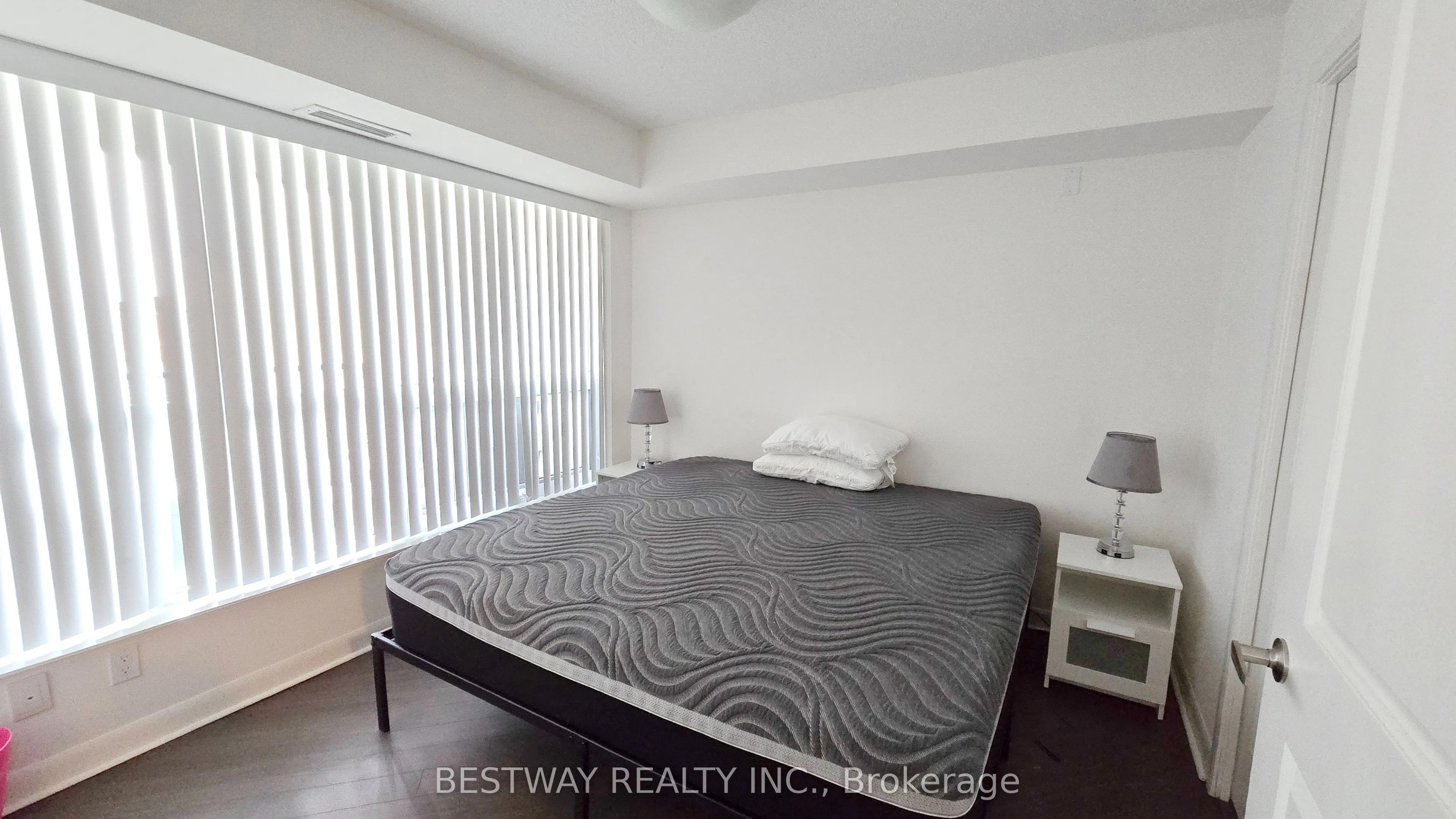 75 Norman Bethune Avenue #208