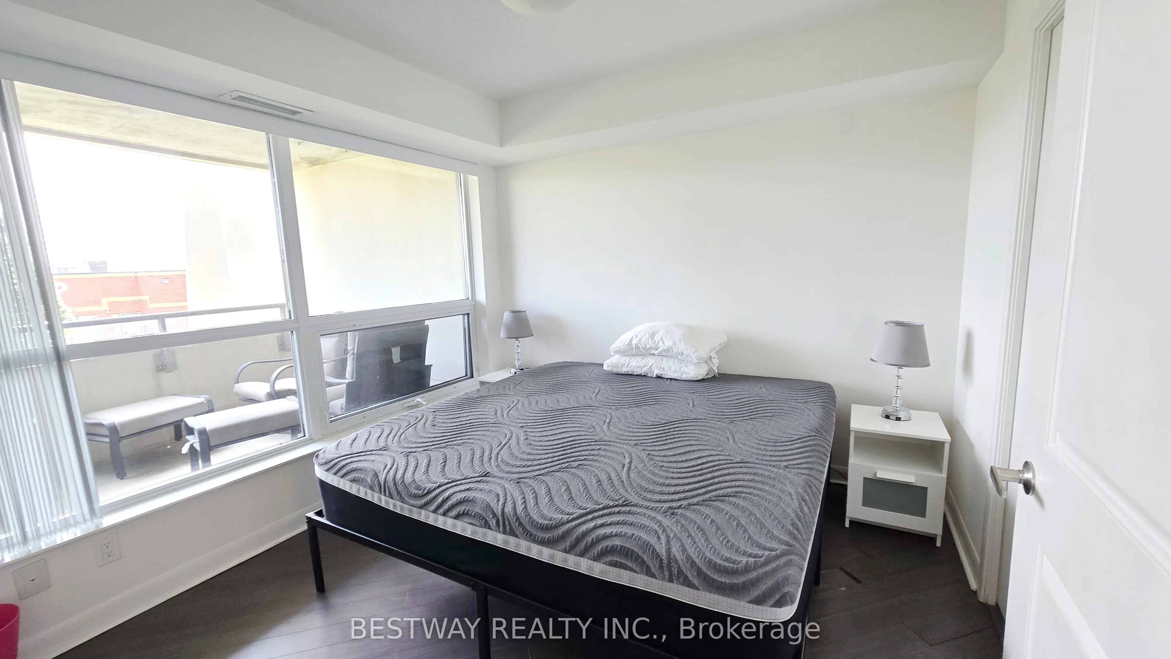 75 Norman Bethune Avenue #208
