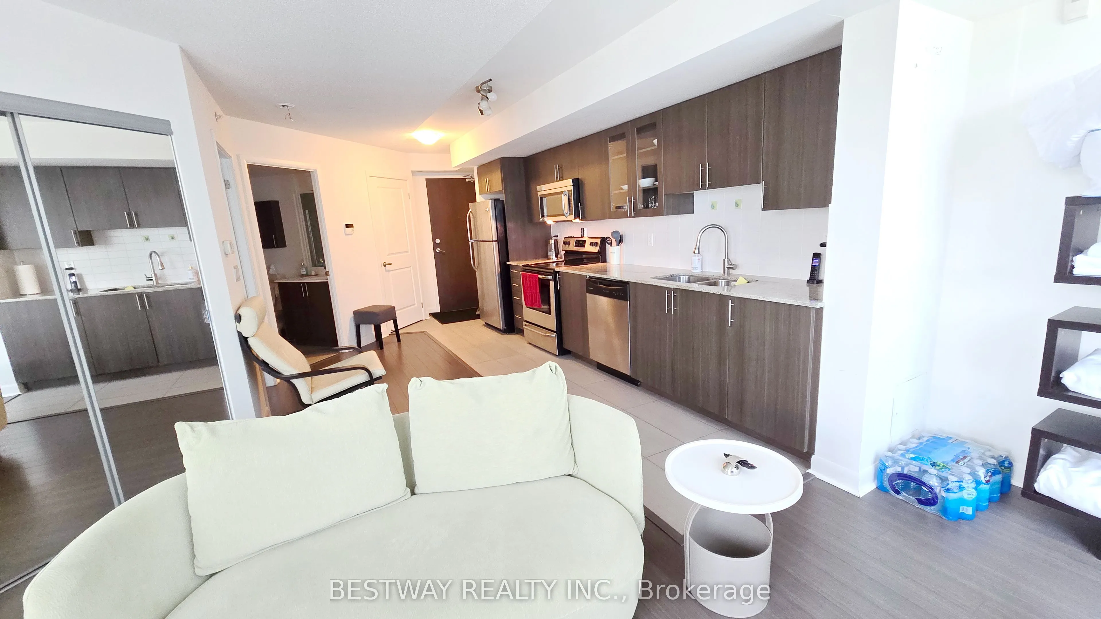 75 Norman Bethune Avenue #208