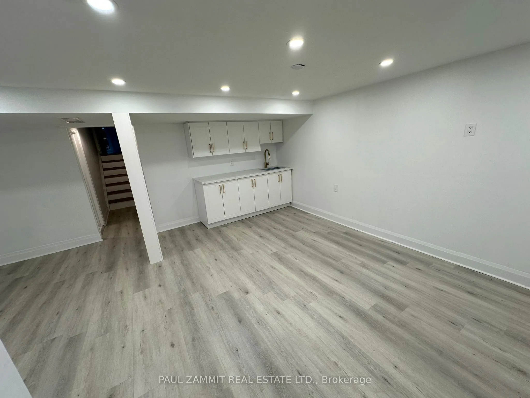 6 King Richard Court