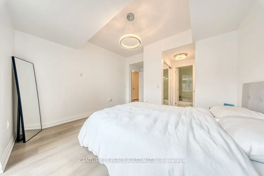 5289 Highway 7 #D-803