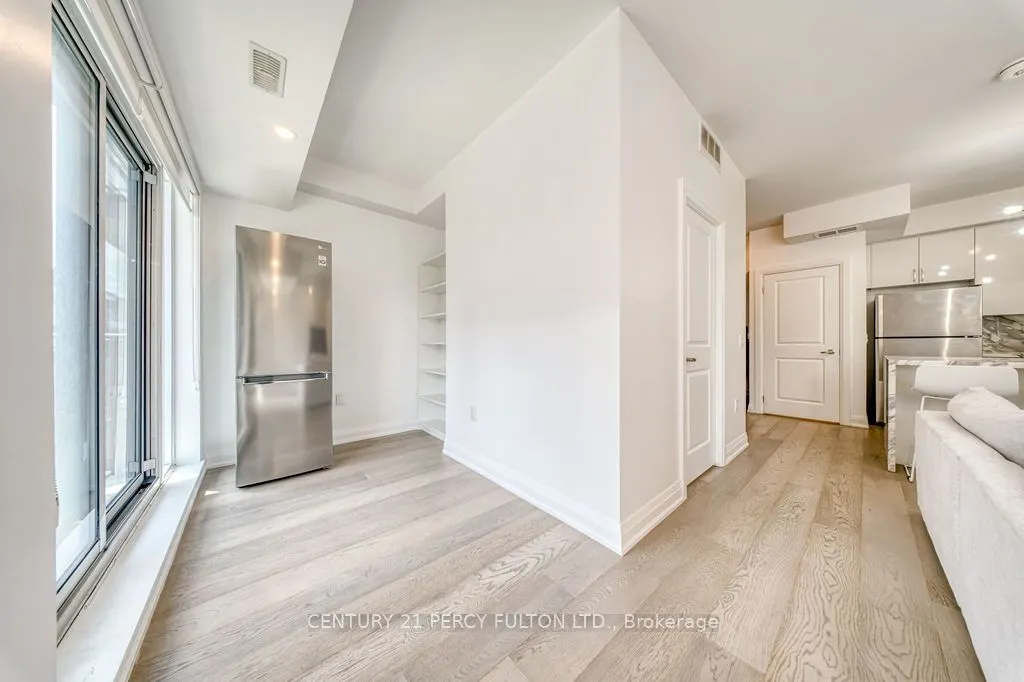 5289 Highway 7 #D-803