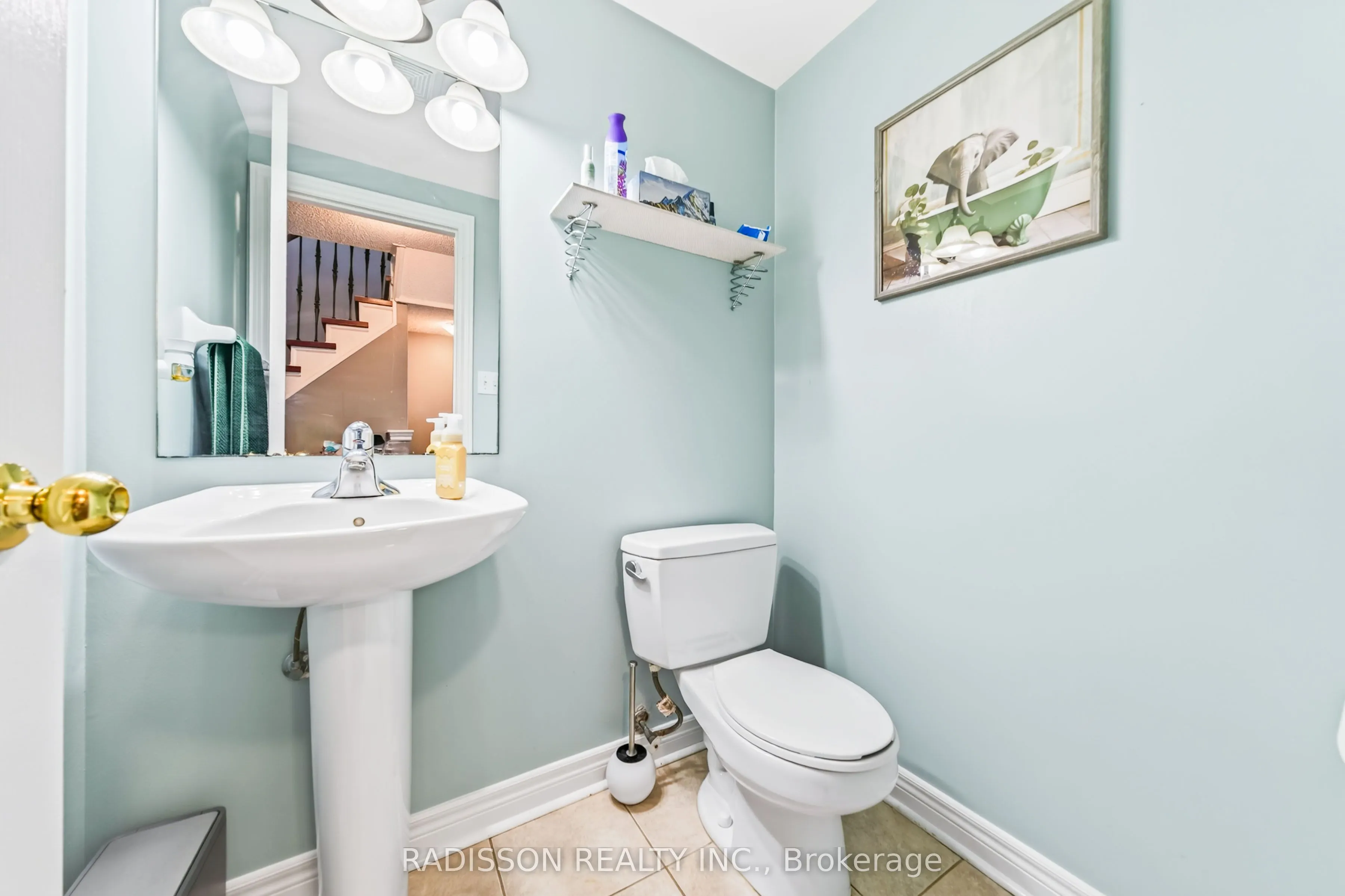 863 Oaktree Crescent
