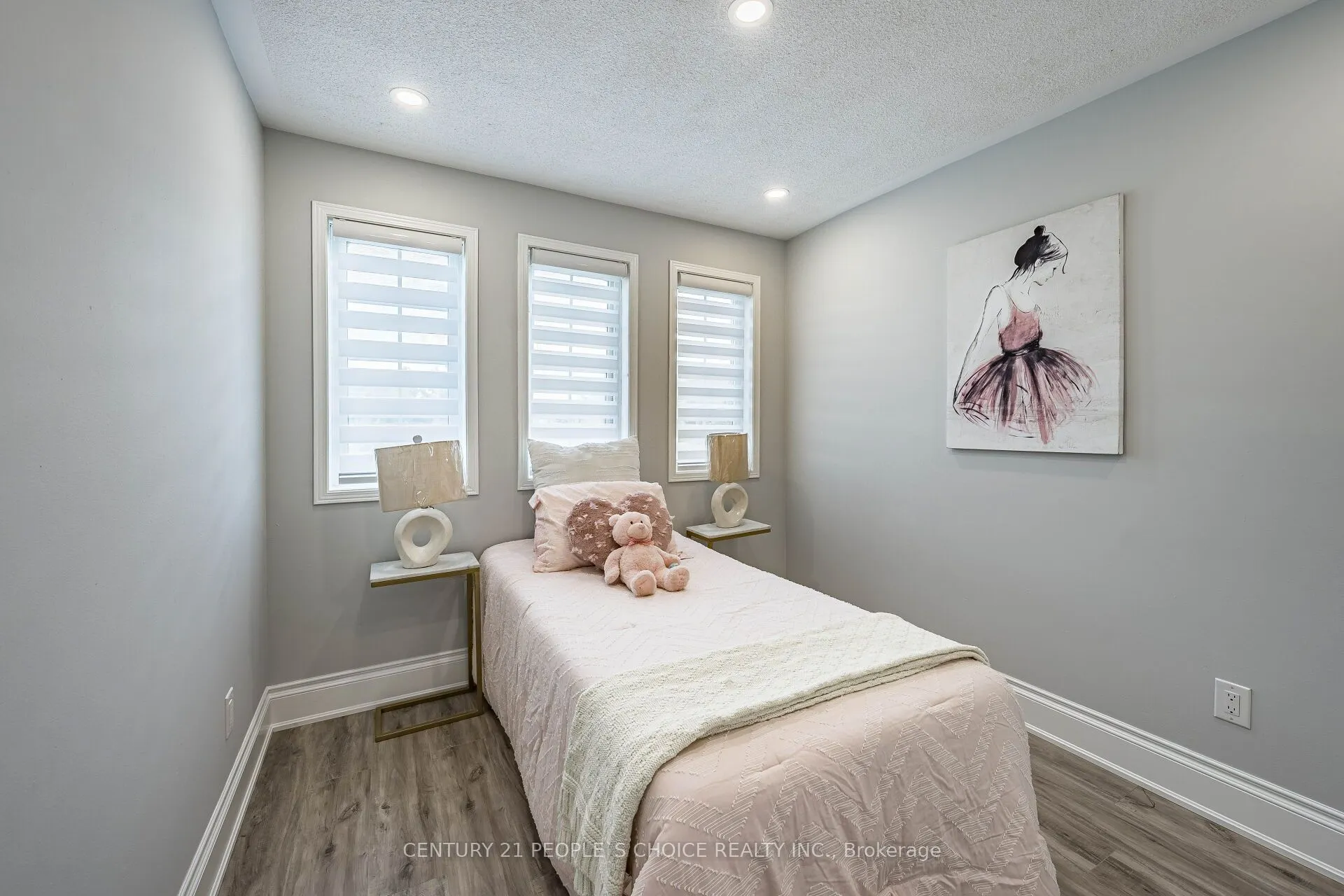211 Wildberry Crescent