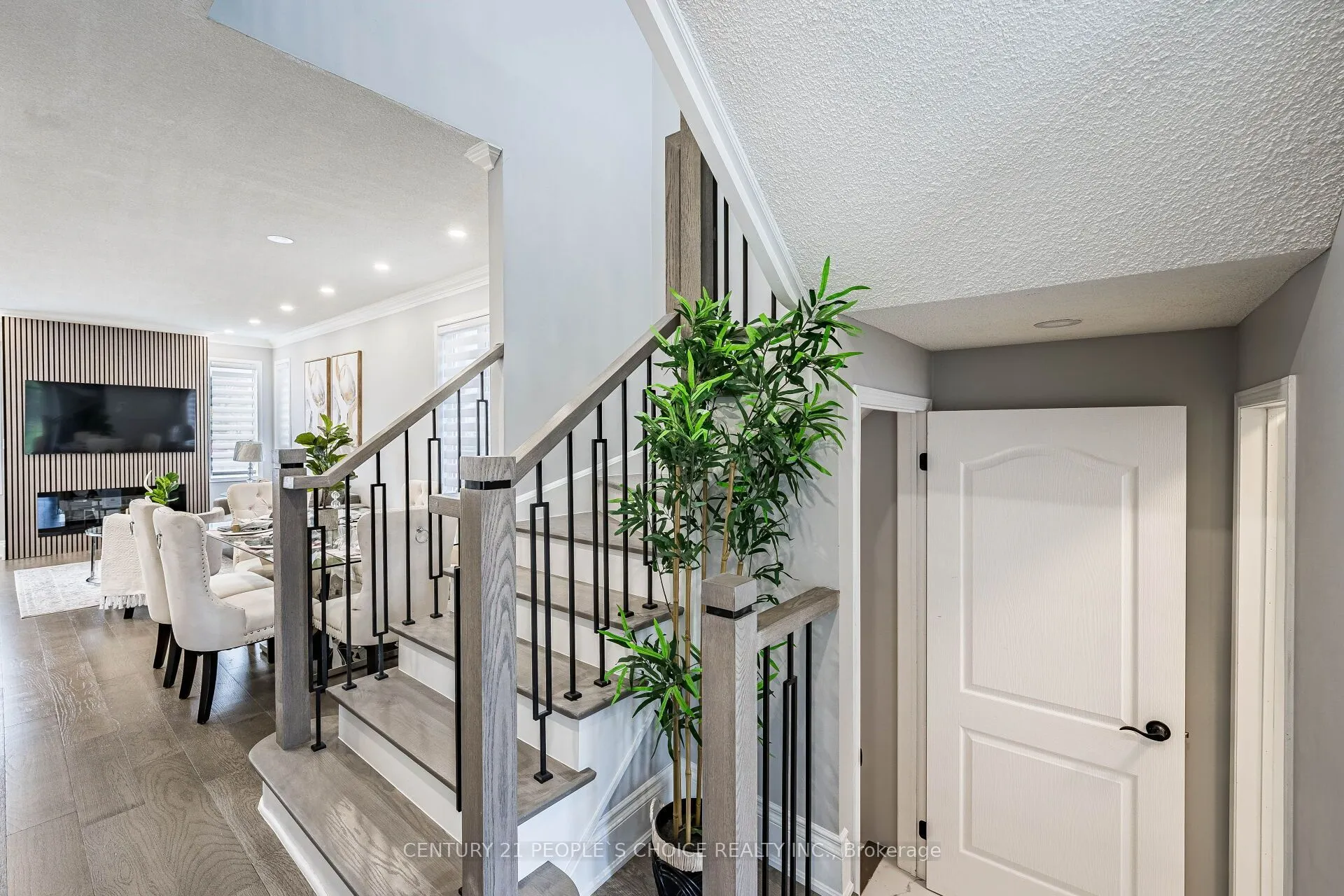 211 Wildberry Crescent
