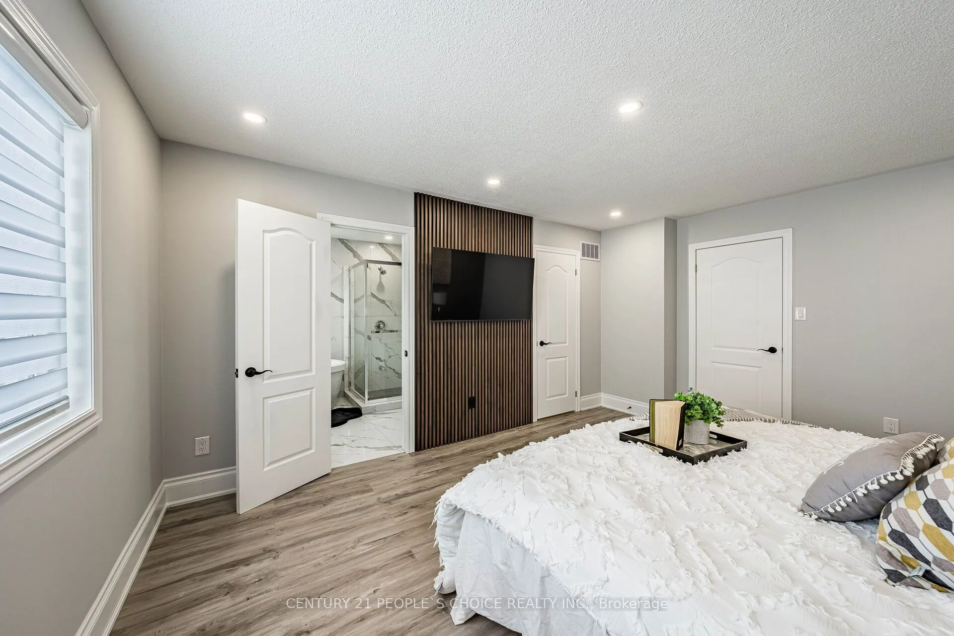 211 Wildberry Crescent
