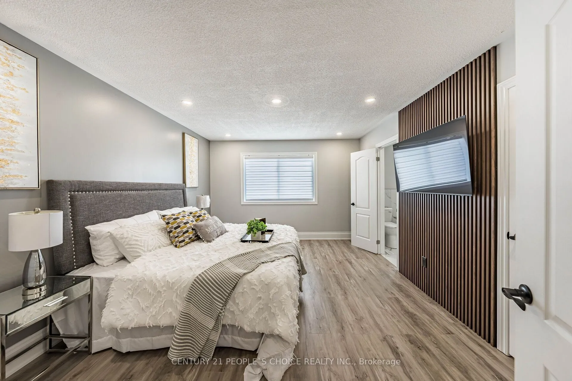 211 Wildberry Crescent