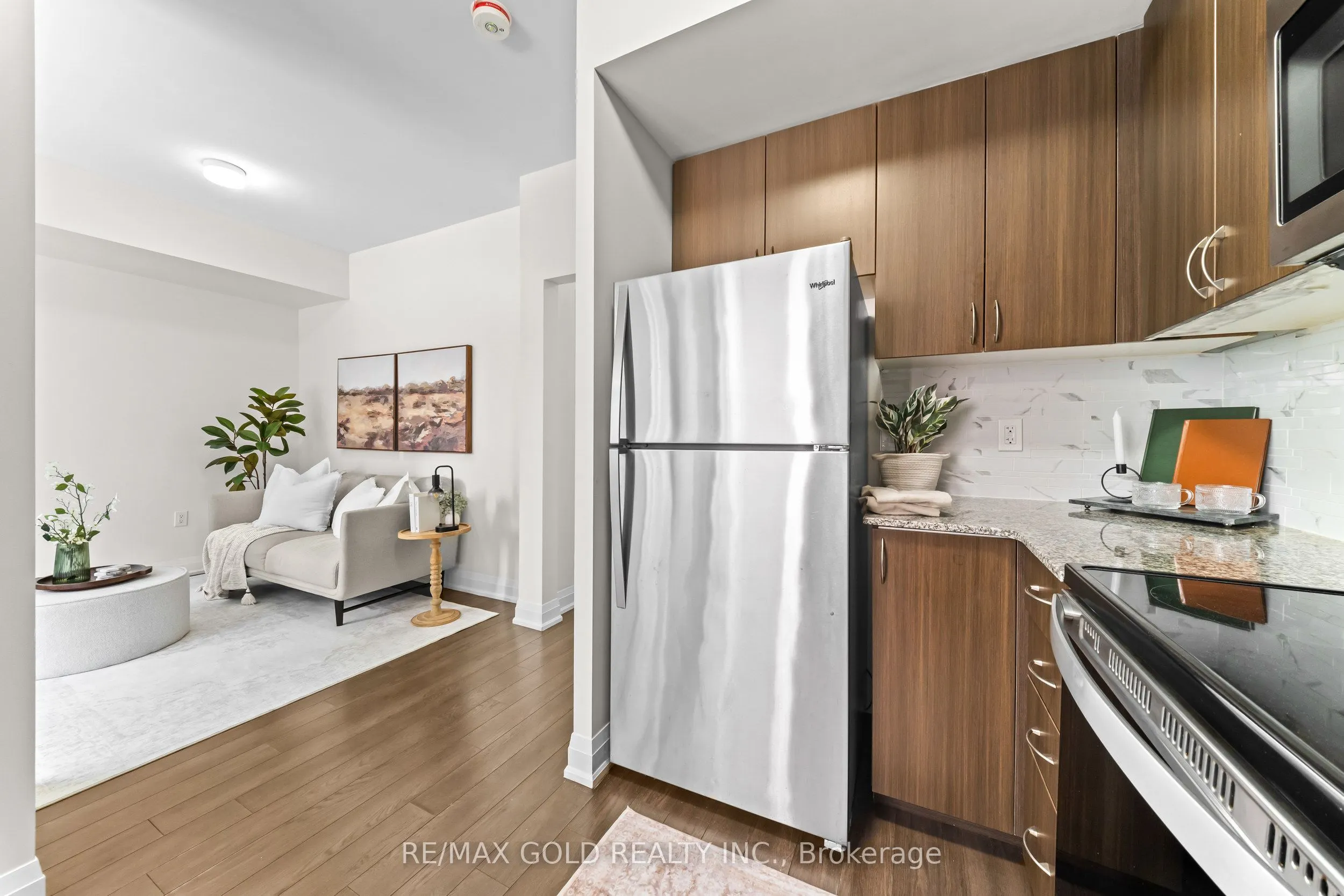 18 Coles Avenue #602
