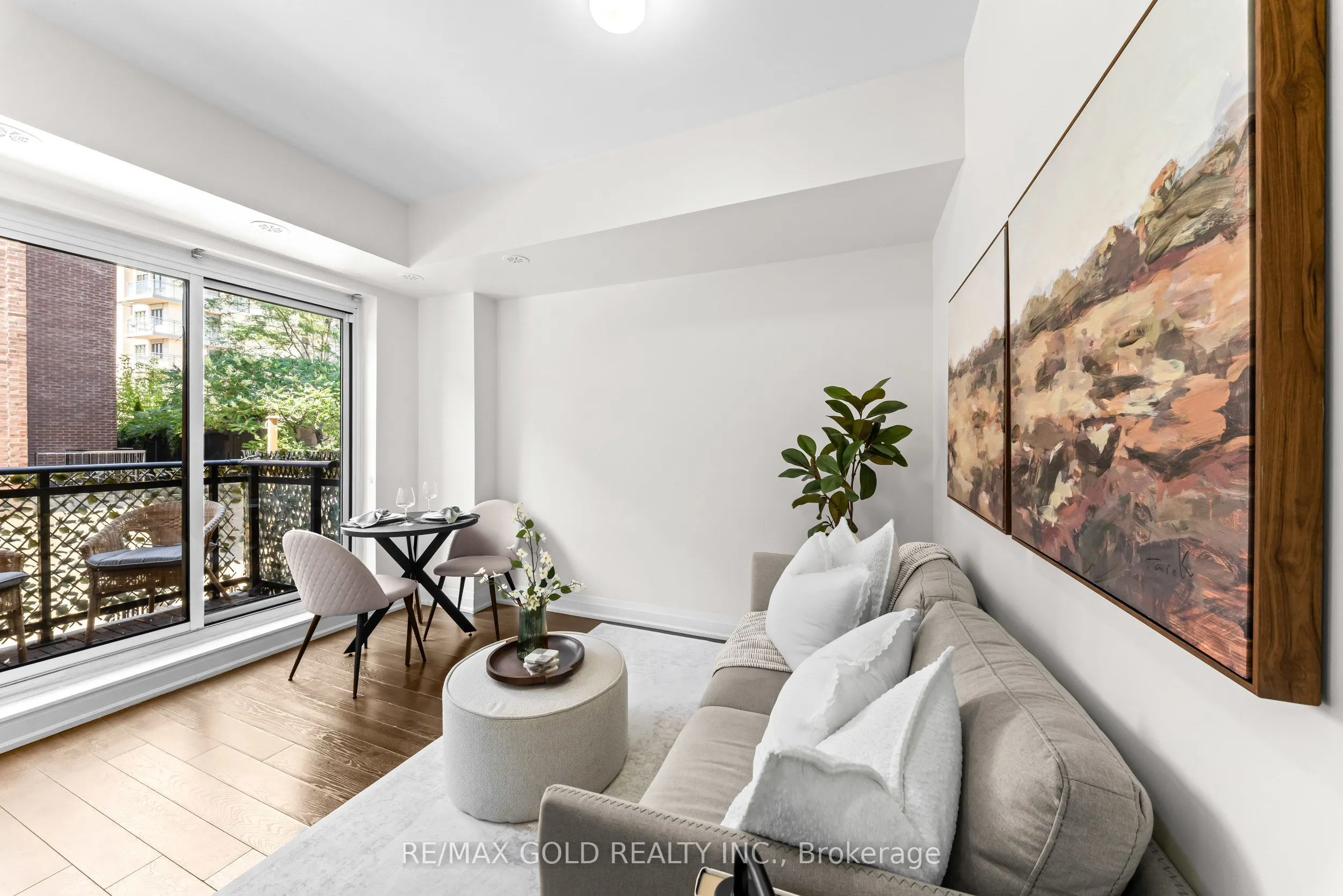 18 Coles Avenue #602