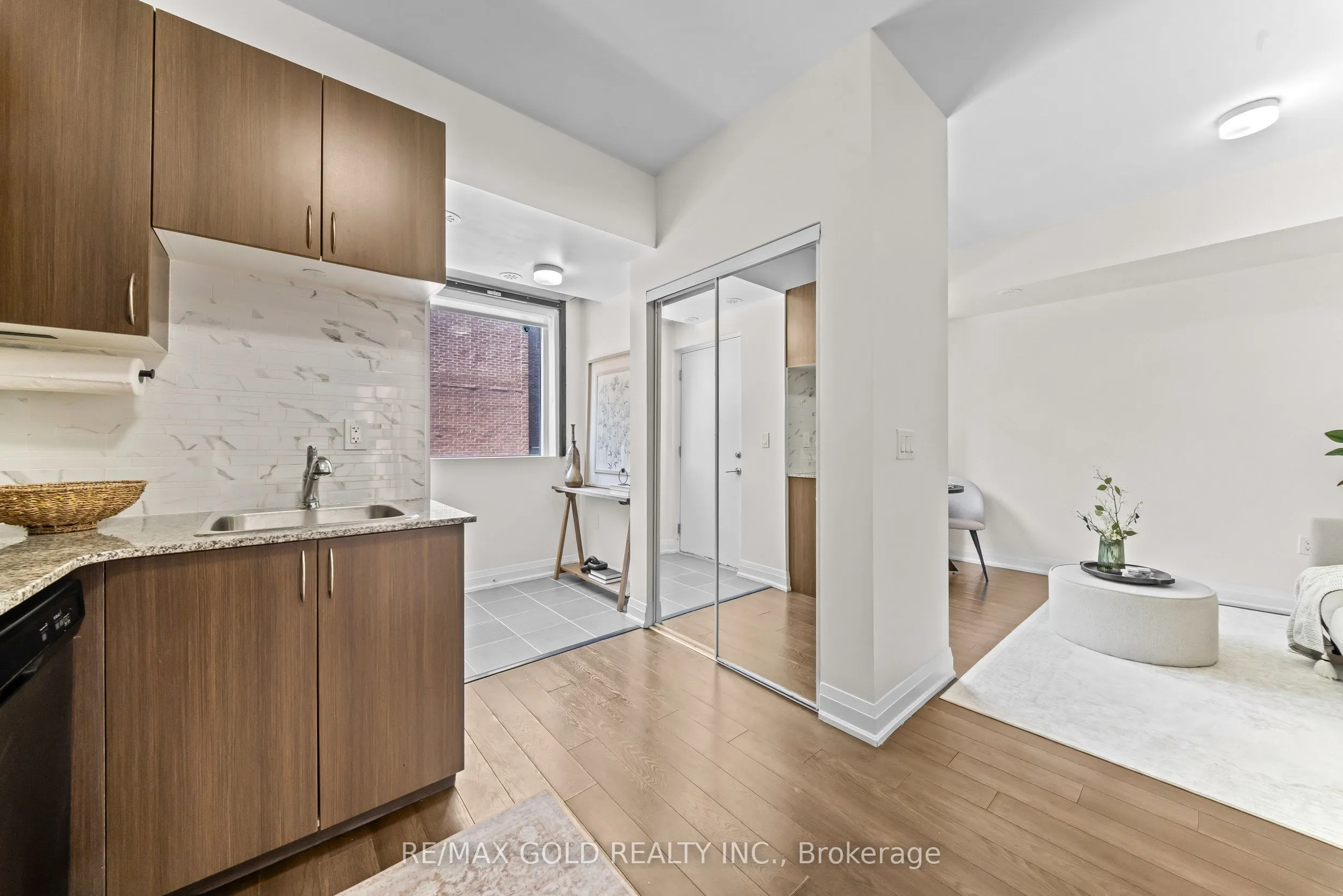 18 Coles Avenue #602