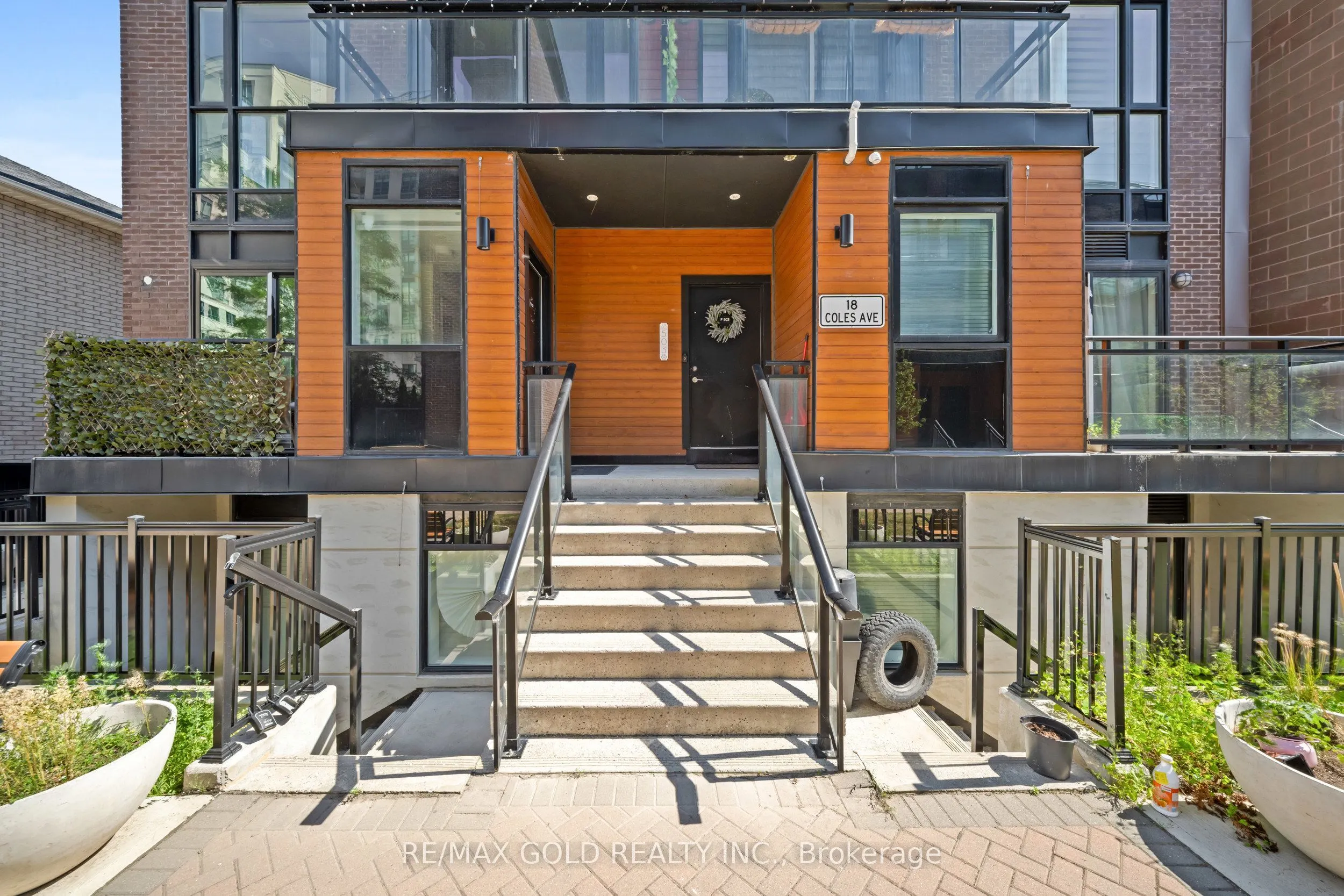 18 Coles Avenue #602