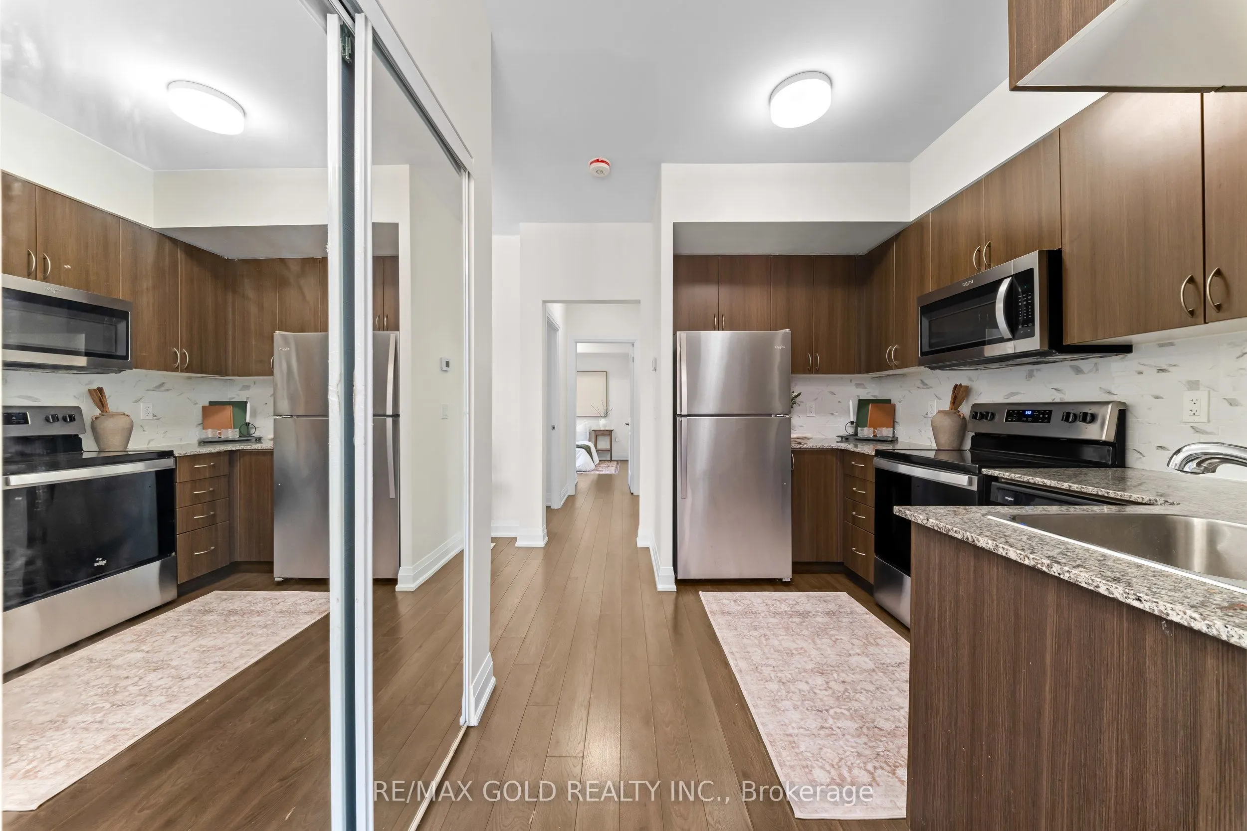 18 Coles Avenue #602