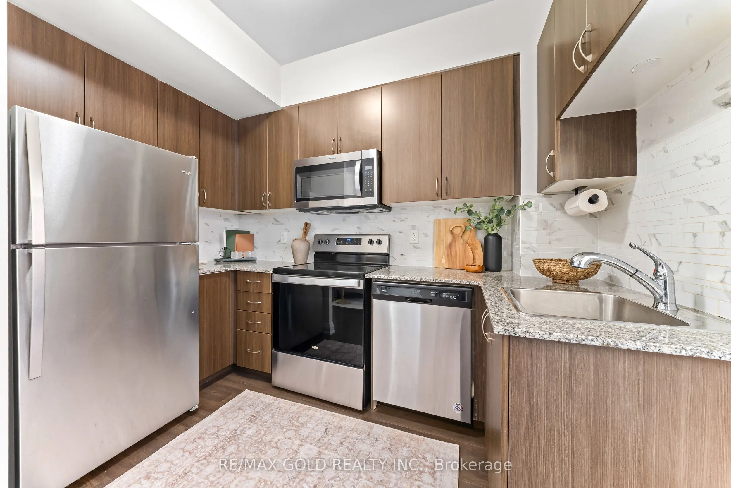 18 Coles Avenue #602