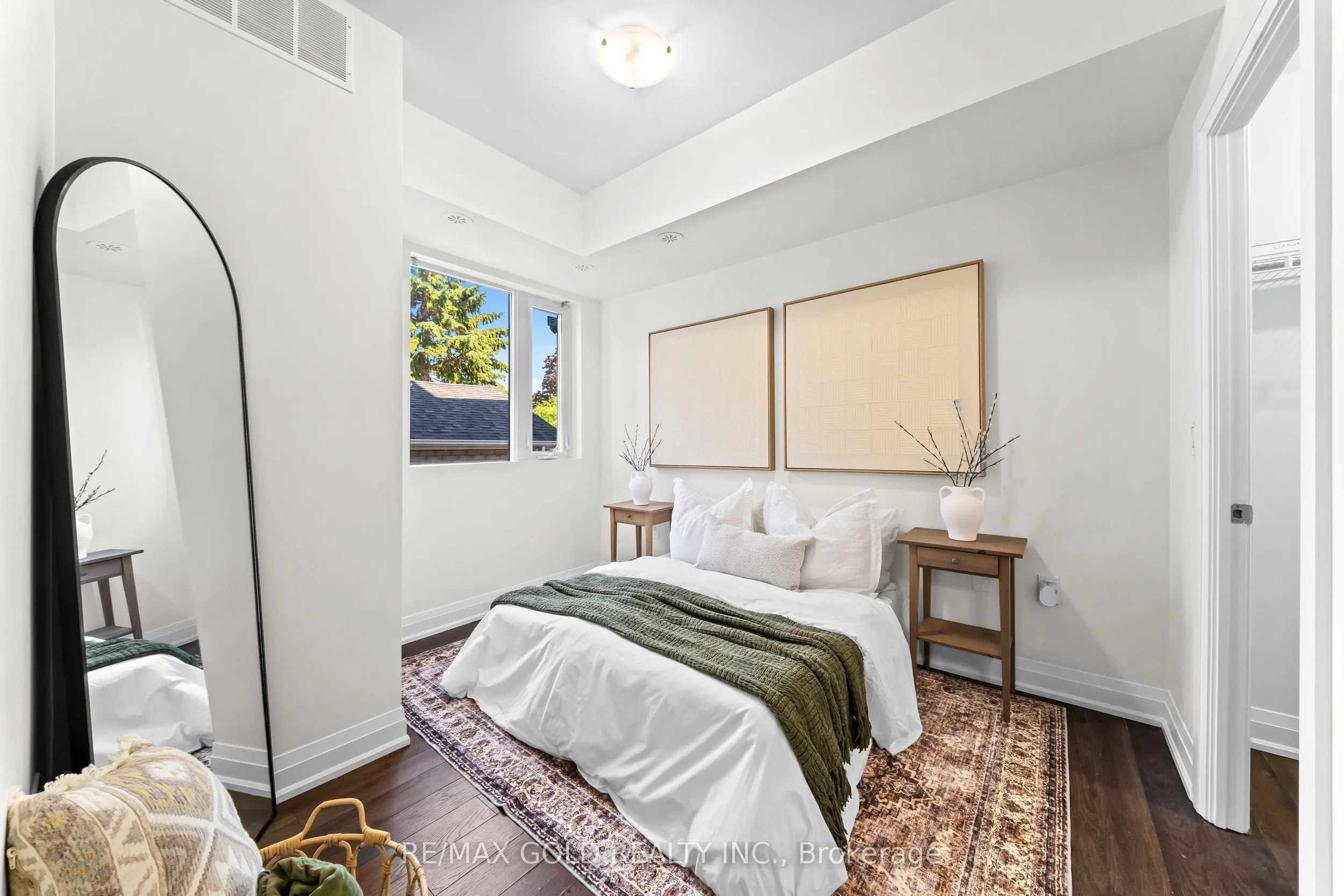 18 Coles Avenue #602