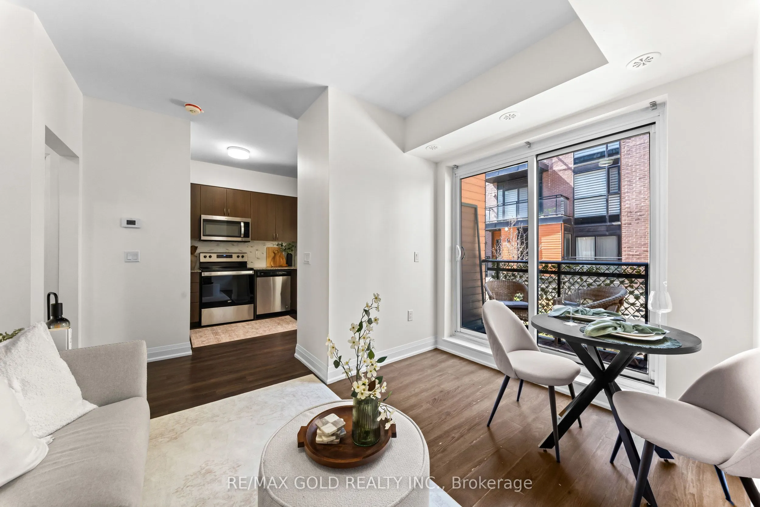 18 Coles Avenue #602