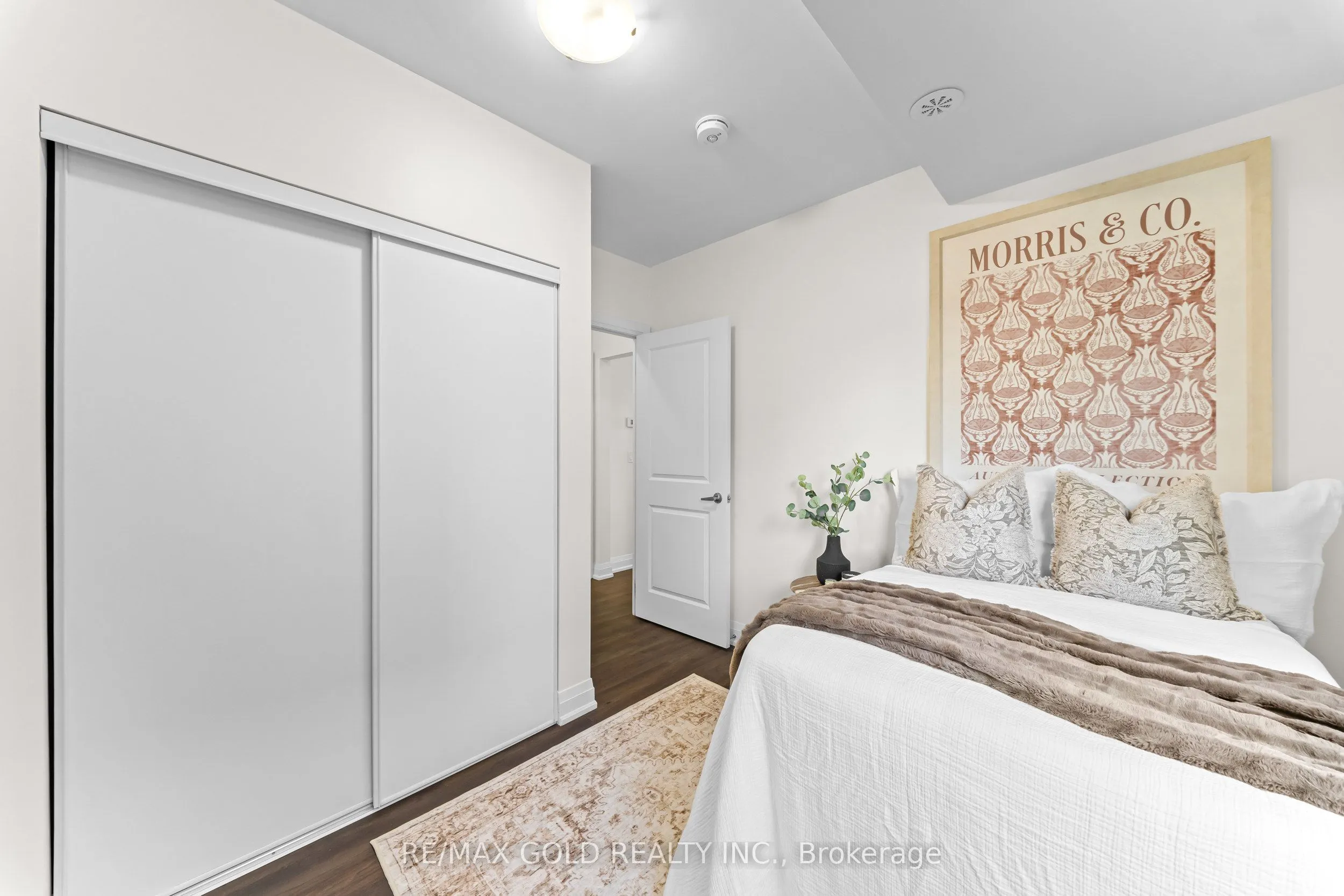 18 Coles Avenue #602