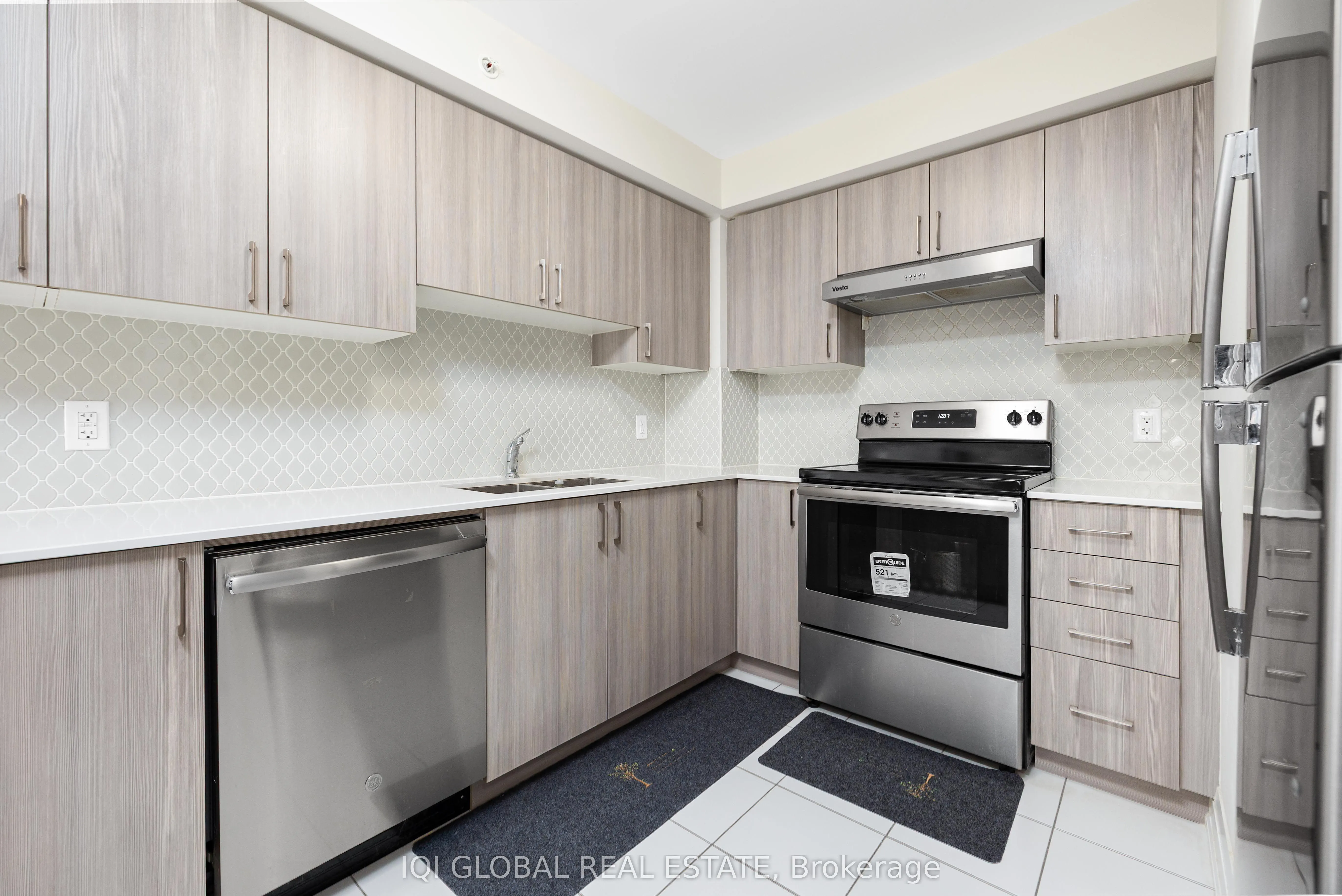 481 Rupert Avenue #2205