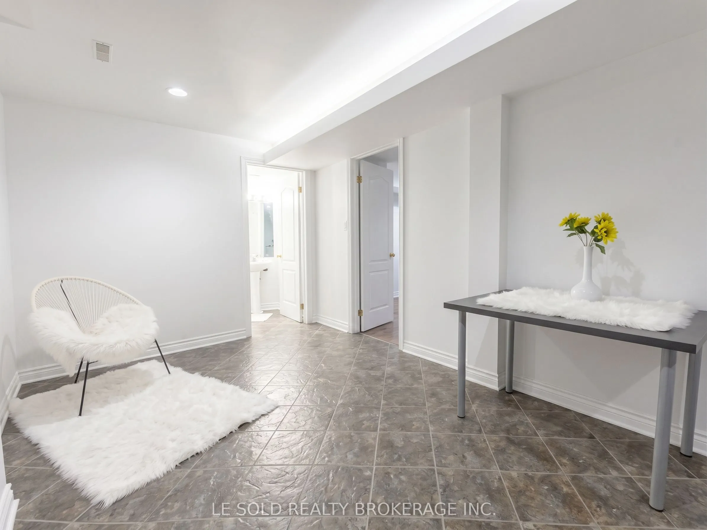 76 Larratt Lane