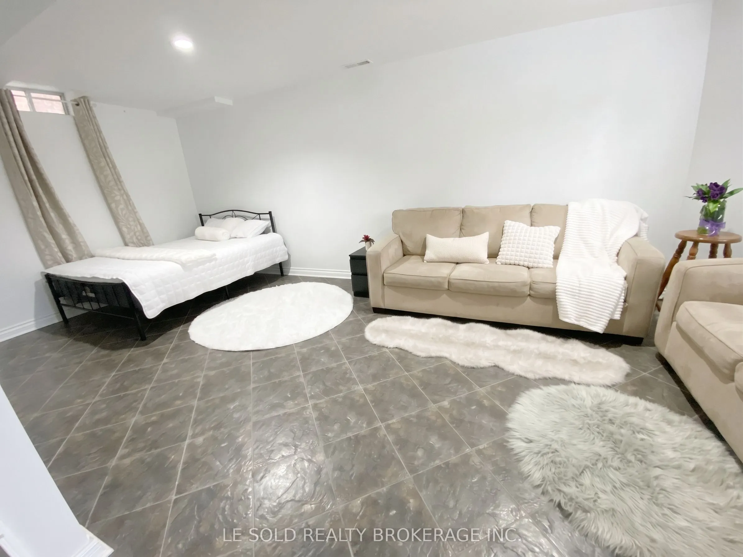 76 Larratt Lane