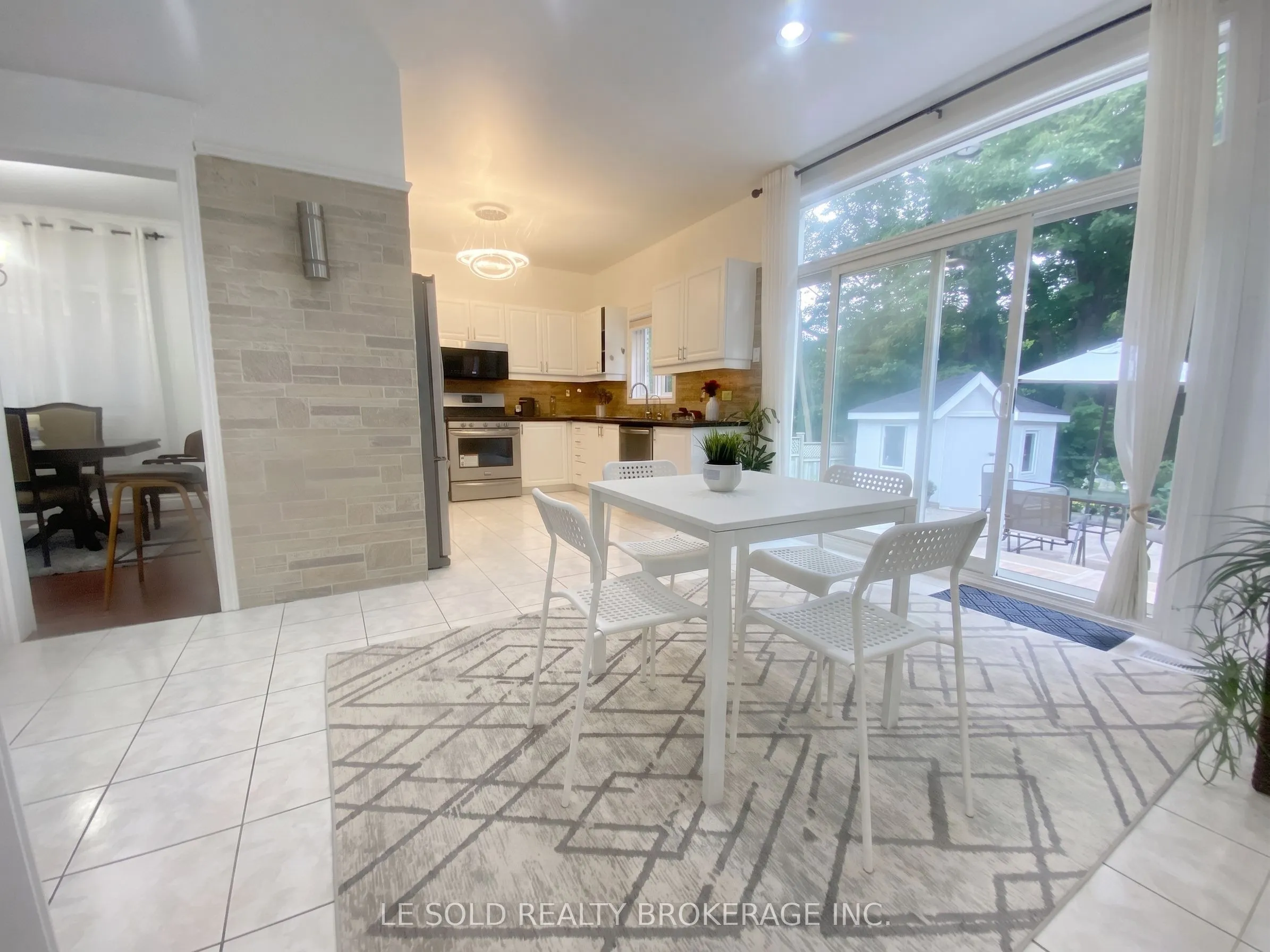 76 Larratt Lane
