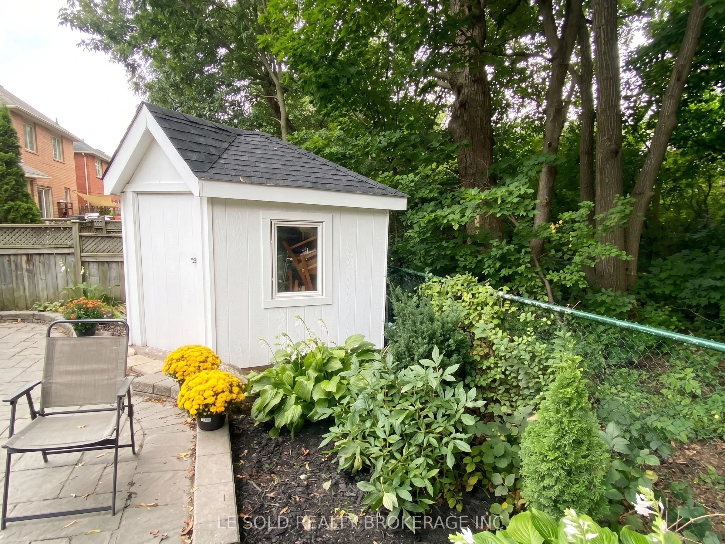 76 Larratt Lane