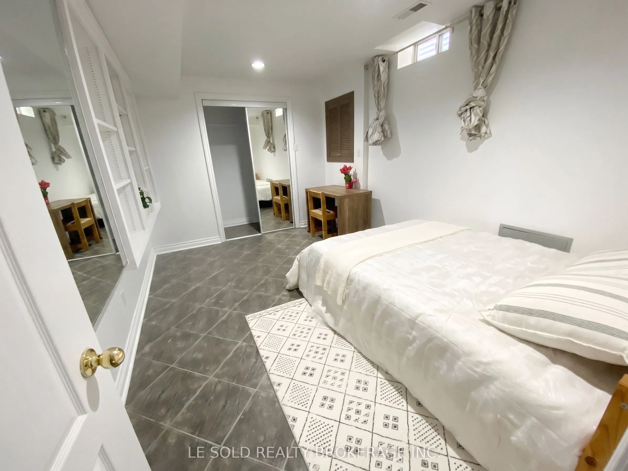 76 Larratt Lane