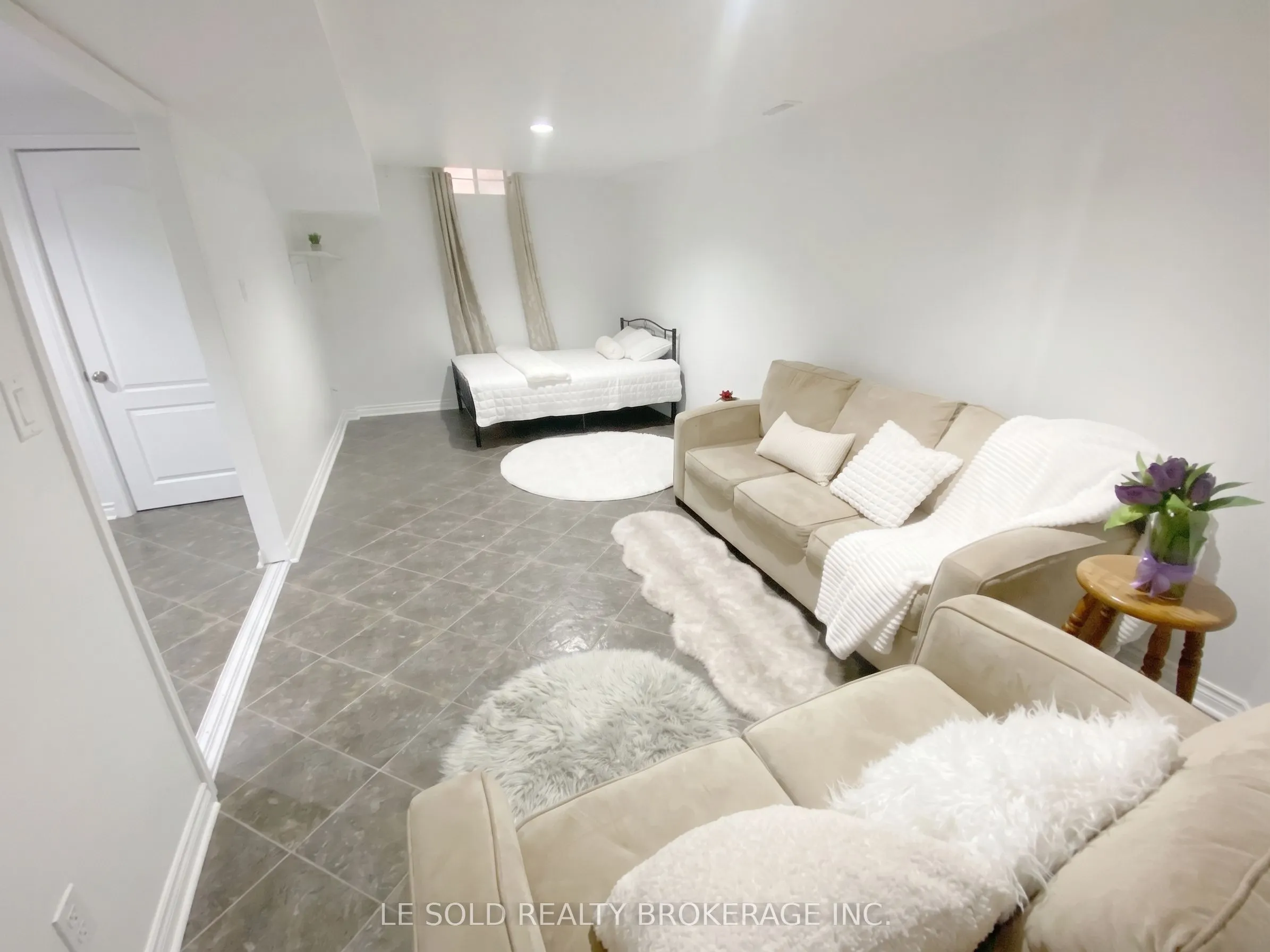 76 Larratt Lane
