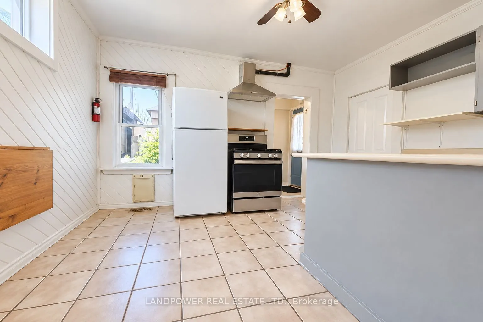 451 Ontario Street S #Main Floor