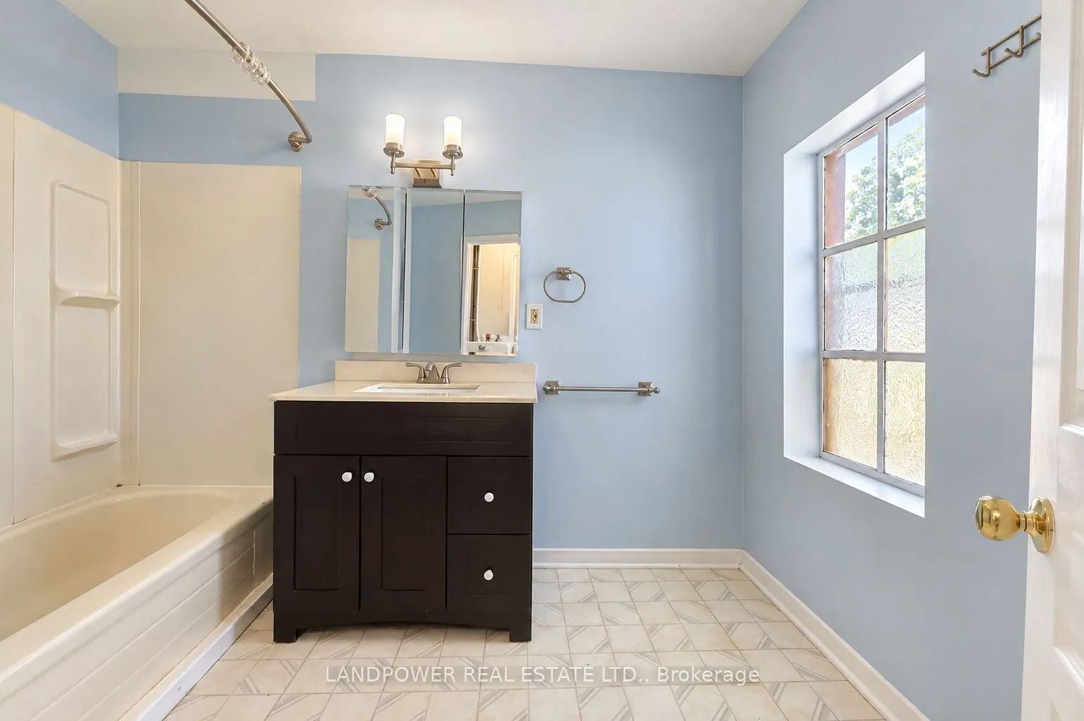 451 Ontario Street S #Main Floor