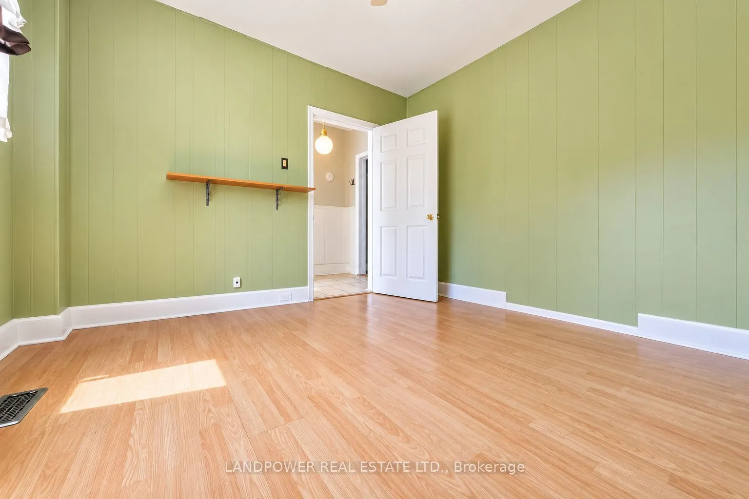 451 Ontario Street S #Main Floor