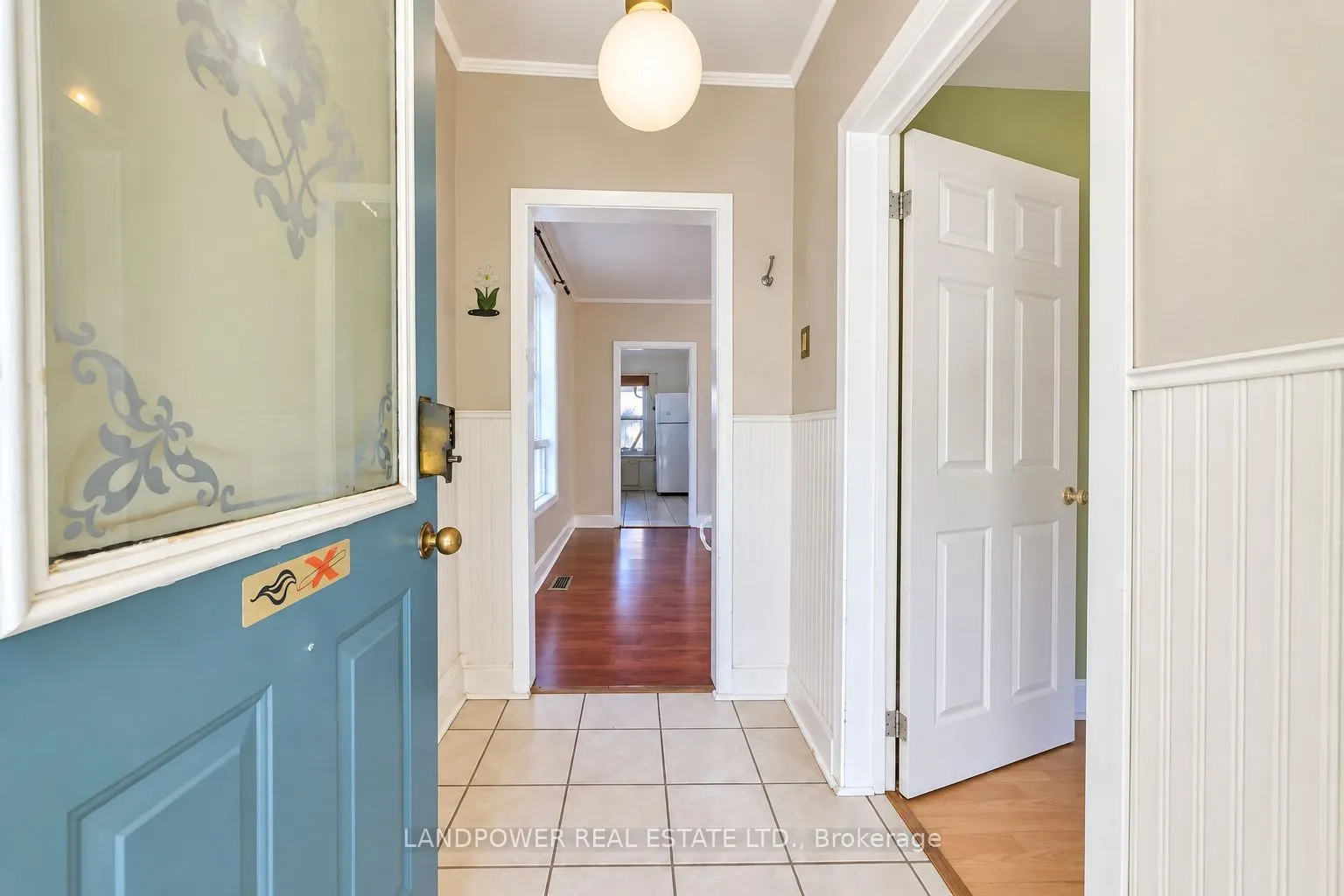 451 Ontario Street S #Main Floor