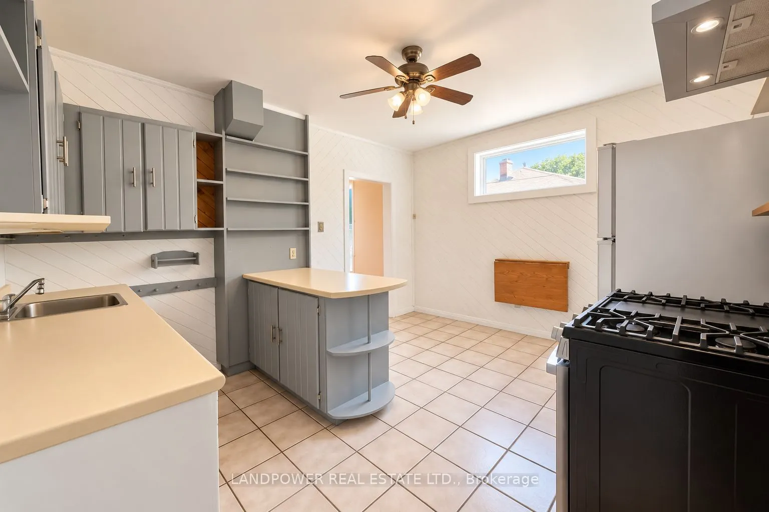 451 Ontario Street S #Main Floor