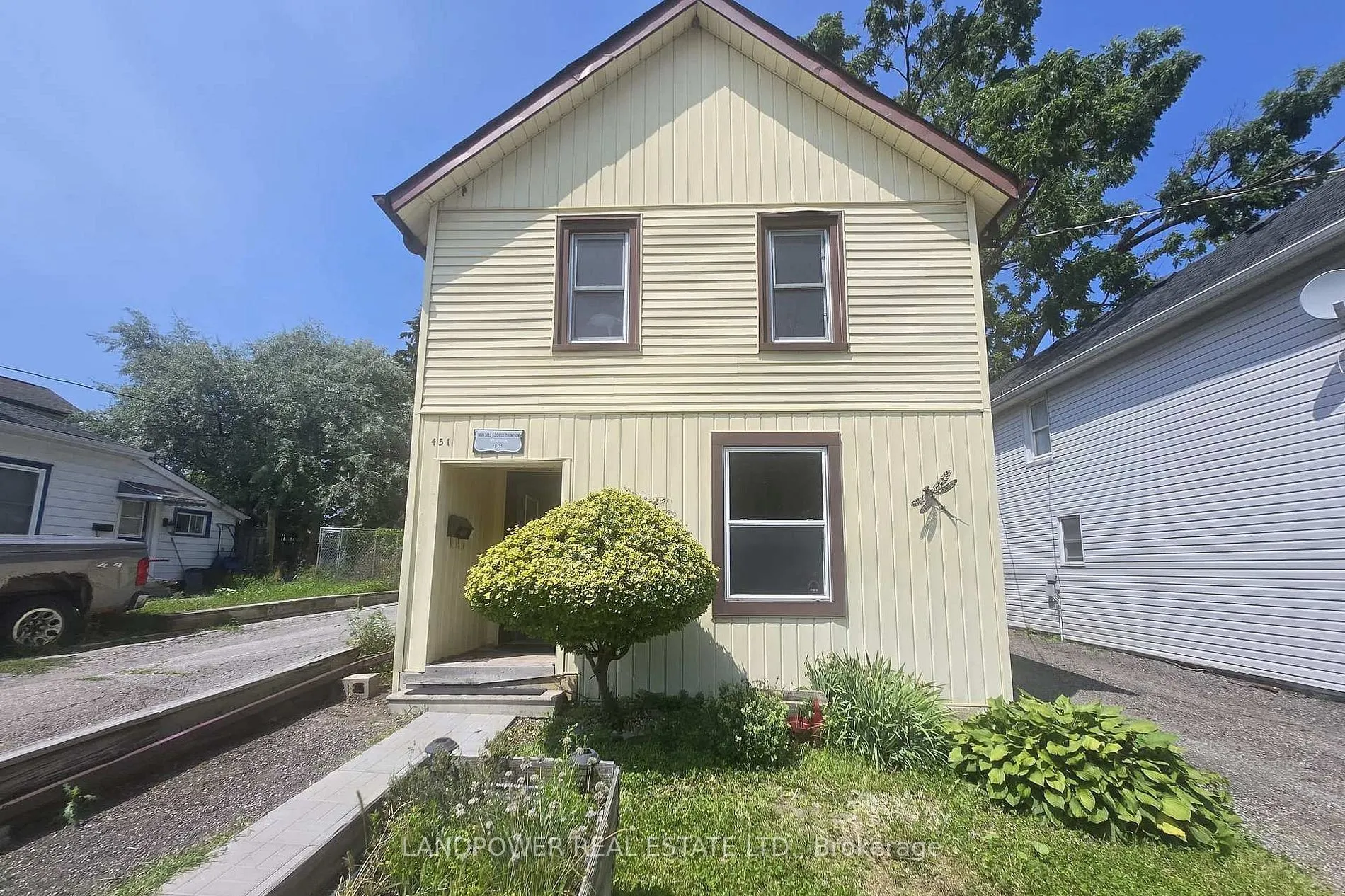 451 Ontario Street S #Main Floor