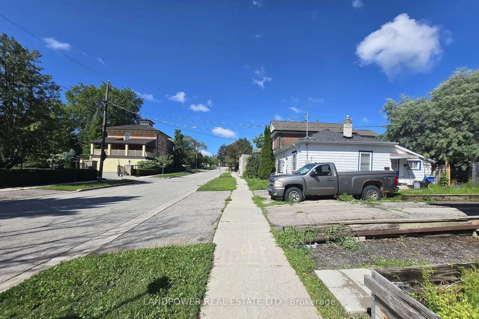 451 Ontario Street S #Main Floor
