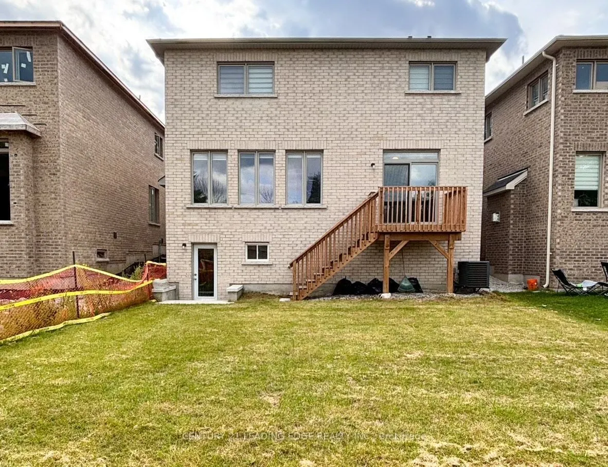 19 Wakefield Boulevard