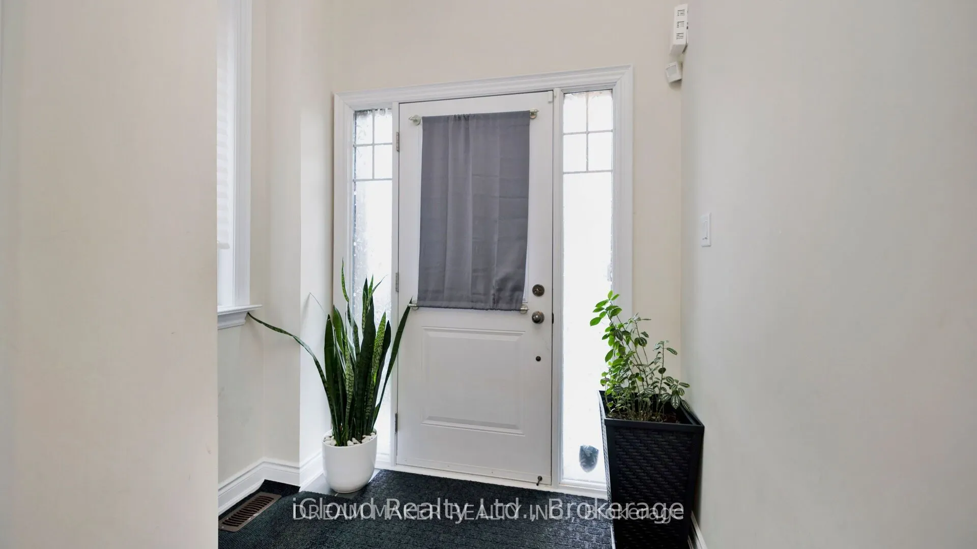 73 Lorne Thomas Place