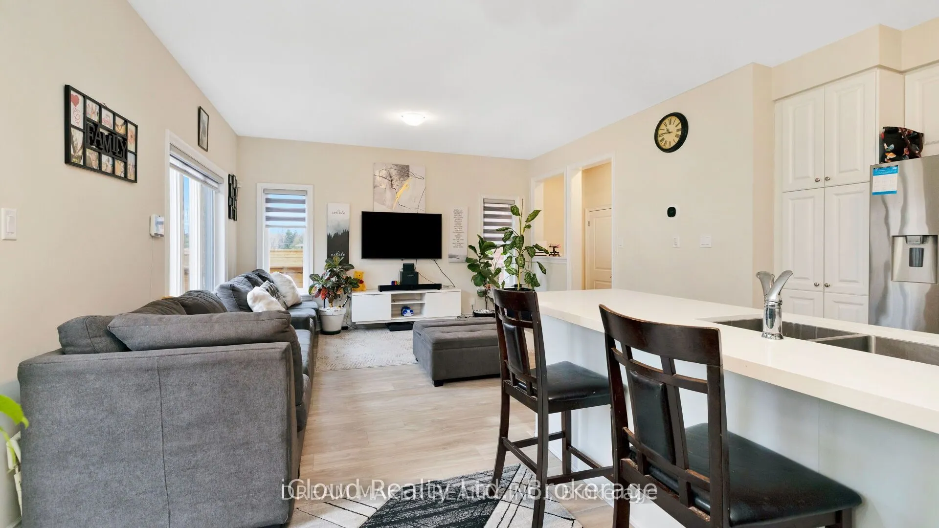 73 Lorne Thomas Place