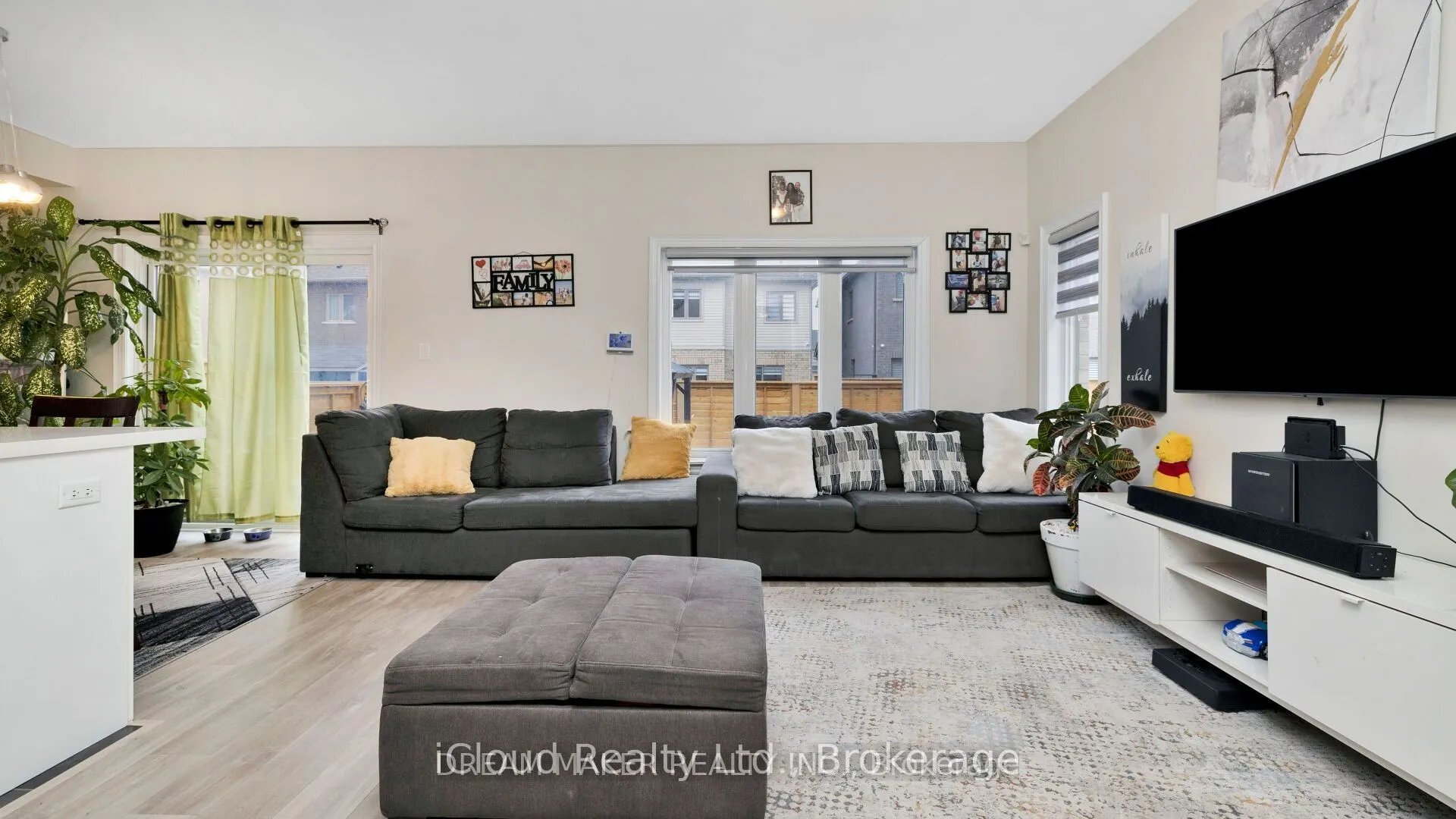 73 Lorne Thomas Place