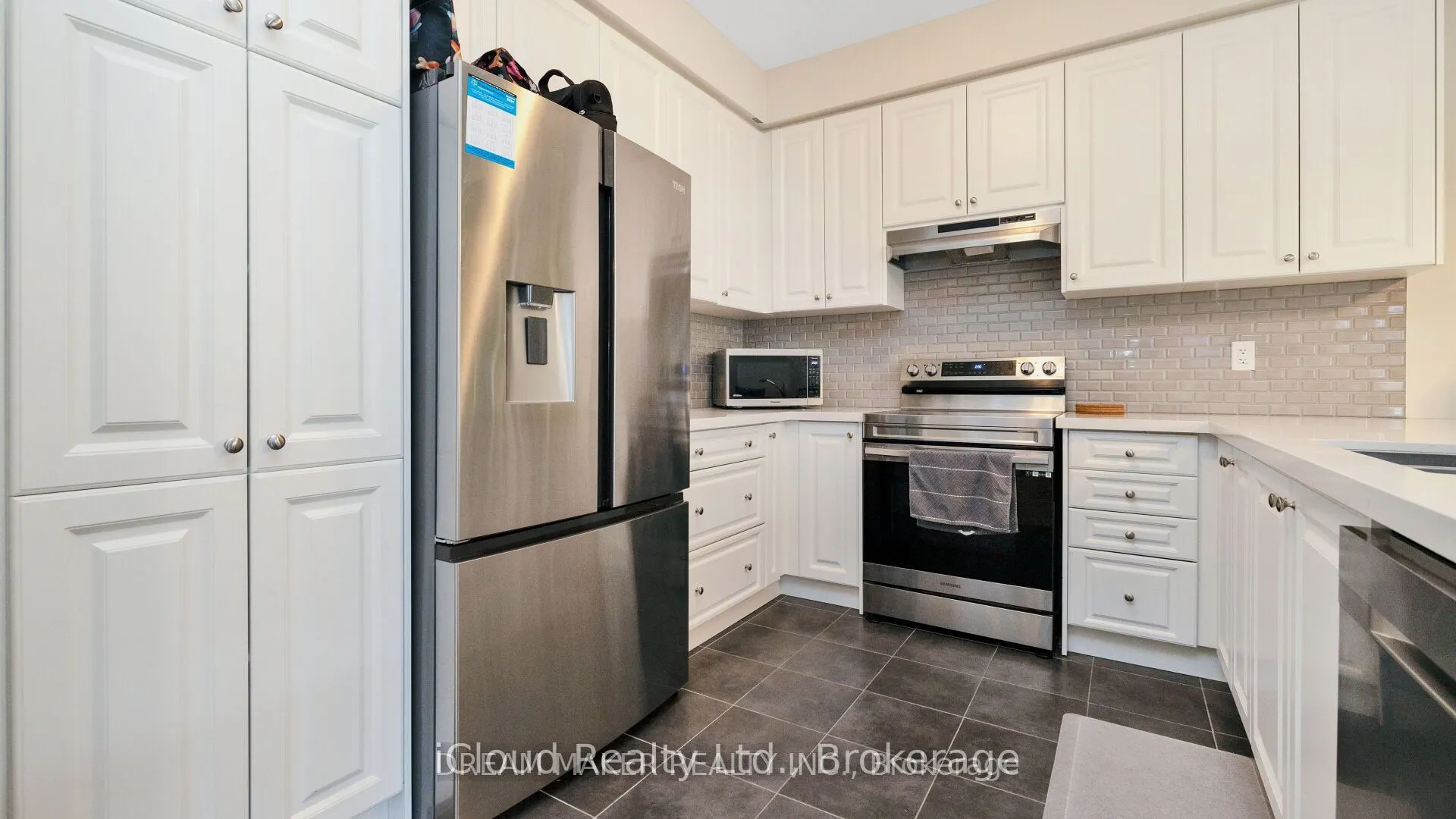 73 Lorne Thomas Place