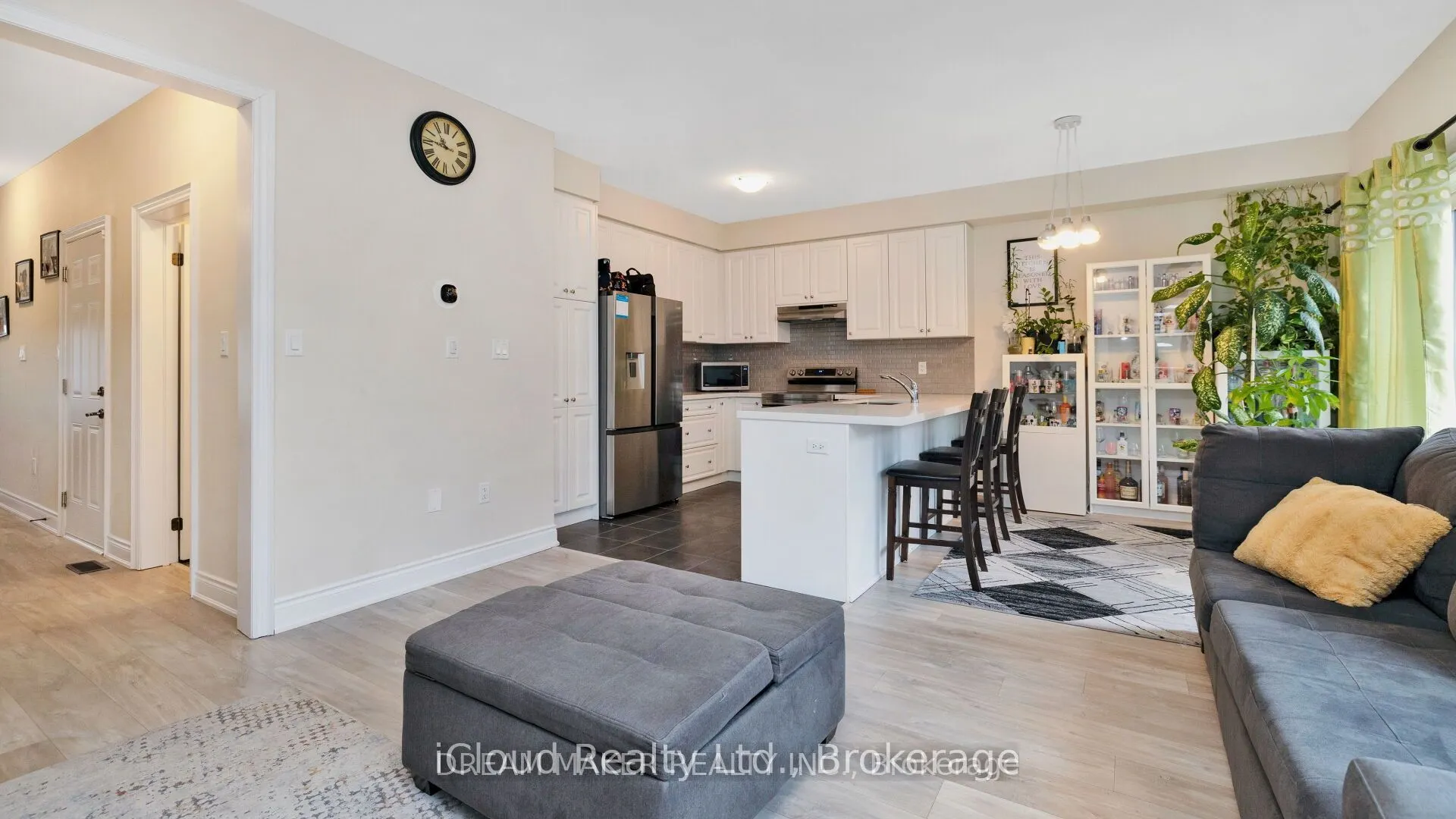 73 Lorne Thomas Place