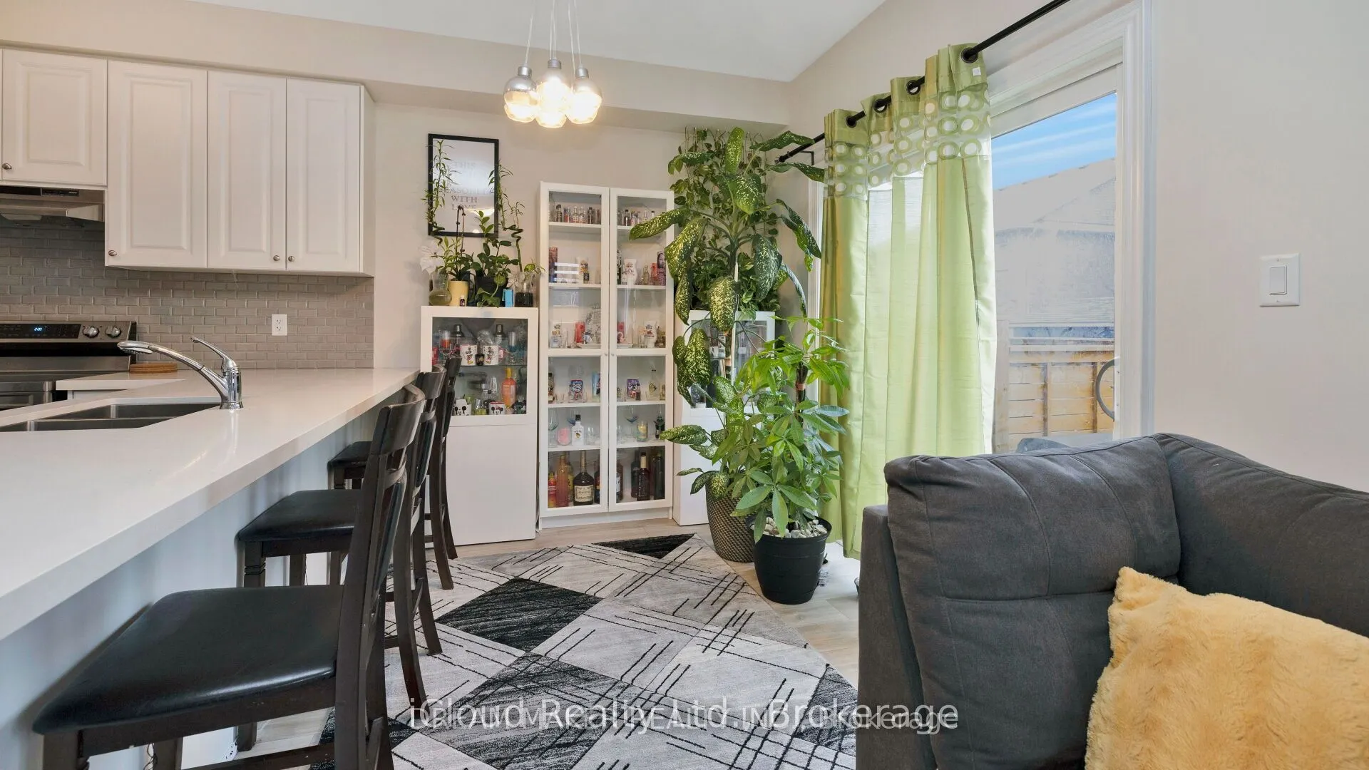 73 Lorne Thomas Place